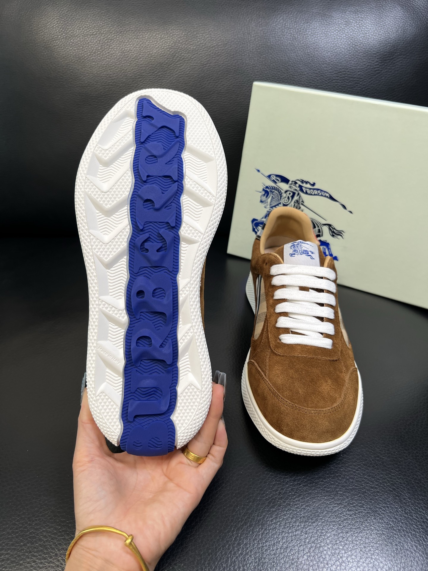 BURBERRY 顶级工艺品 巴宝莉 专柜同步，原厂配置意大利进口牛皮面料，高品质复杂拼接工艺，进口牛皮