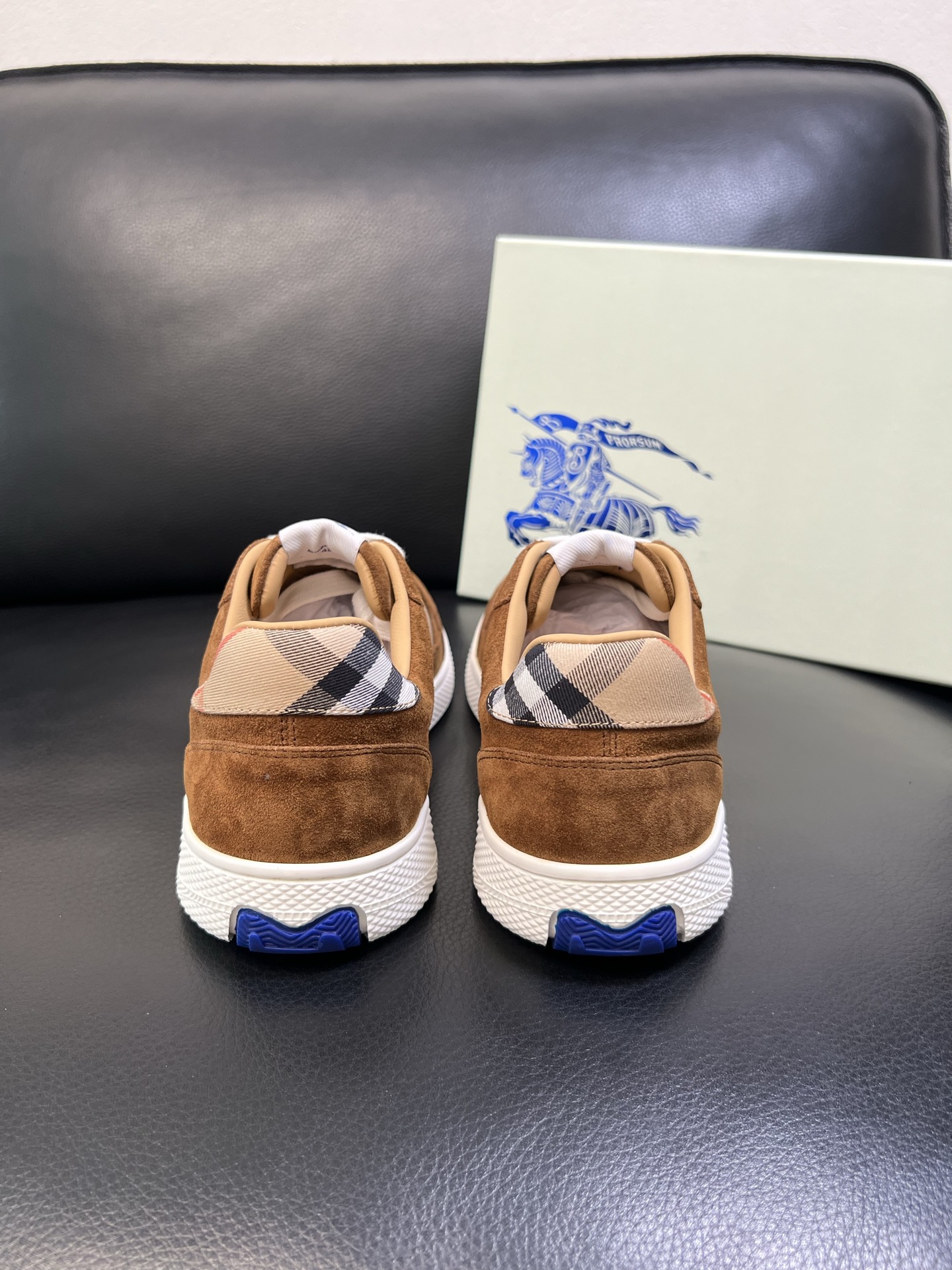 BURBERRY 顶级工艺品 巴宝莉 专柜同步，原厂配置意大利进口牛皮面料，高品质复杂拼接工艺，进口牛皮