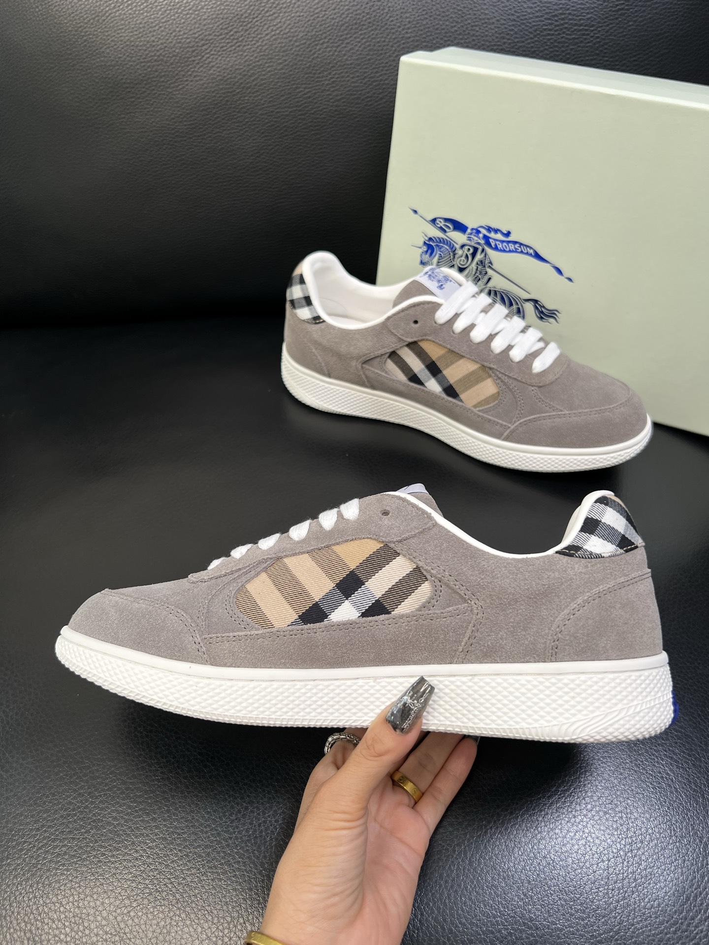 BURBERRY 顶级工艺品 巴宝莉 专柜同步，原厂配置意大利进口牛皮面料，高品质复杂拼接工艺，进口牛皮