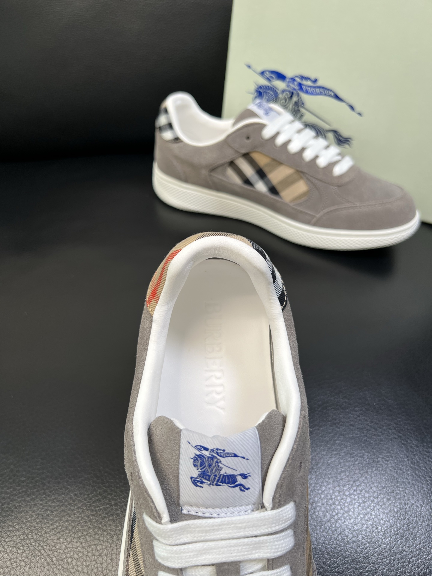 BURBERRY 顶级工艺品 巴宝莉 专柜同步，原厂配置意大利进口牛皮面料，高品质复杂拼接工艺，进口牛皮