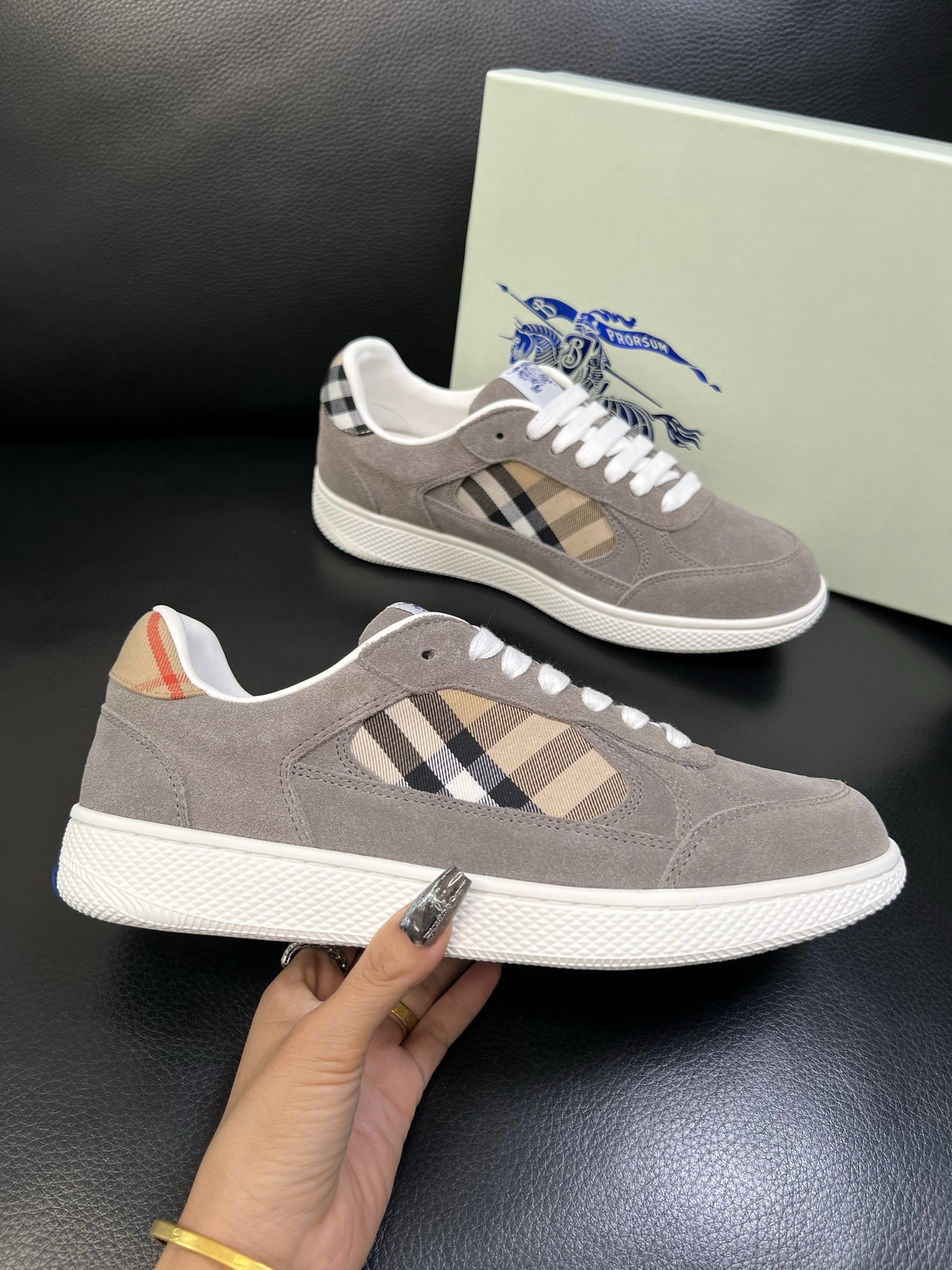 BURBERRY 顶级工艺品 巴宝莉 专柜同步，原厂配置意大利进口牛皮面料，高品质复杂拼接工艺，进口牛皮