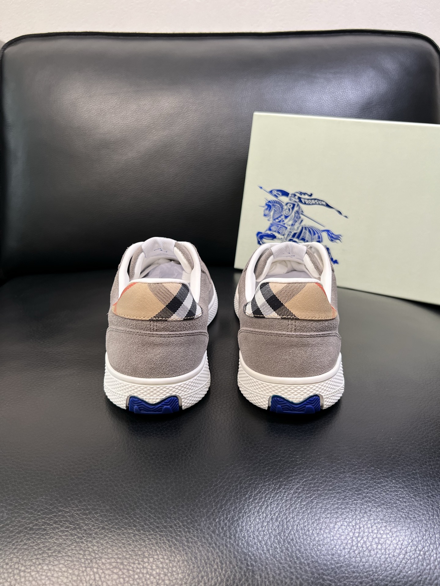 BURBERRY 顶级工艺品 巴宝莉 专柜同步，原厂配置意大利进口牛皮面料，高品质复杂拼接工艺，进口牛皮