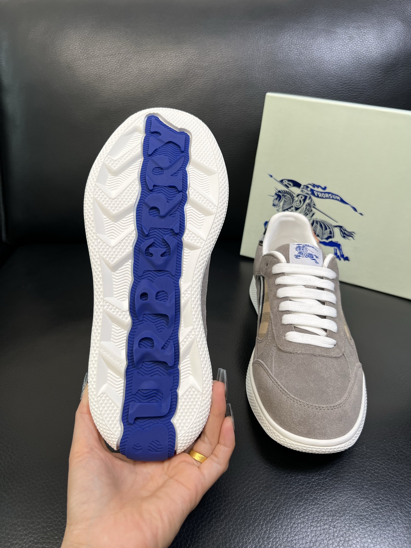 BURBERRY 顶级工艺品 巴宝莉 专柜同步，原厂配置意大利进口牛皮面料，高品质复杂拼接工艺，进口牛皮