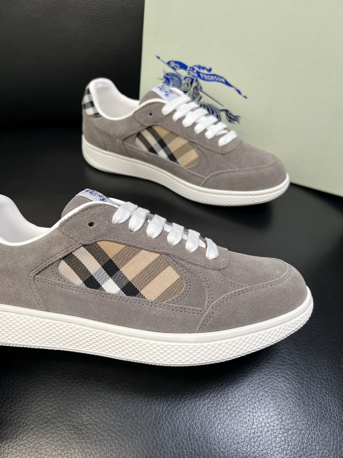 BURBERRY 顶级工艺品 巴宝莉 专柜同步，原厂配置意大利进口牛皮面料，高品质复杂拼接工艺，进口牛皮