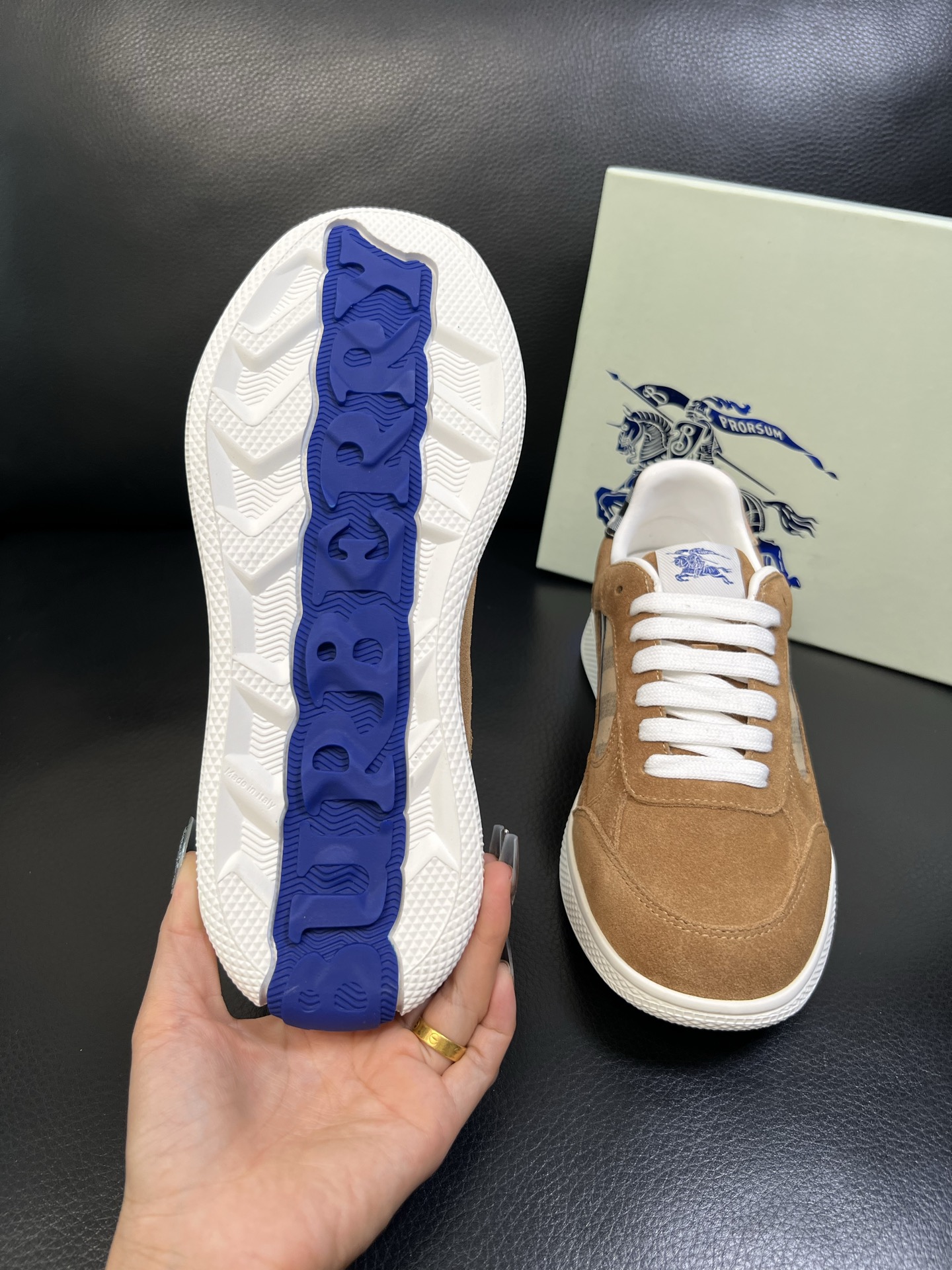 BURBERRY 顶级工艺品 巴宝莉 专柜同步，原厂配置意大利进口牛皮面料，高品质复杂拼接工艺，进口牛皮