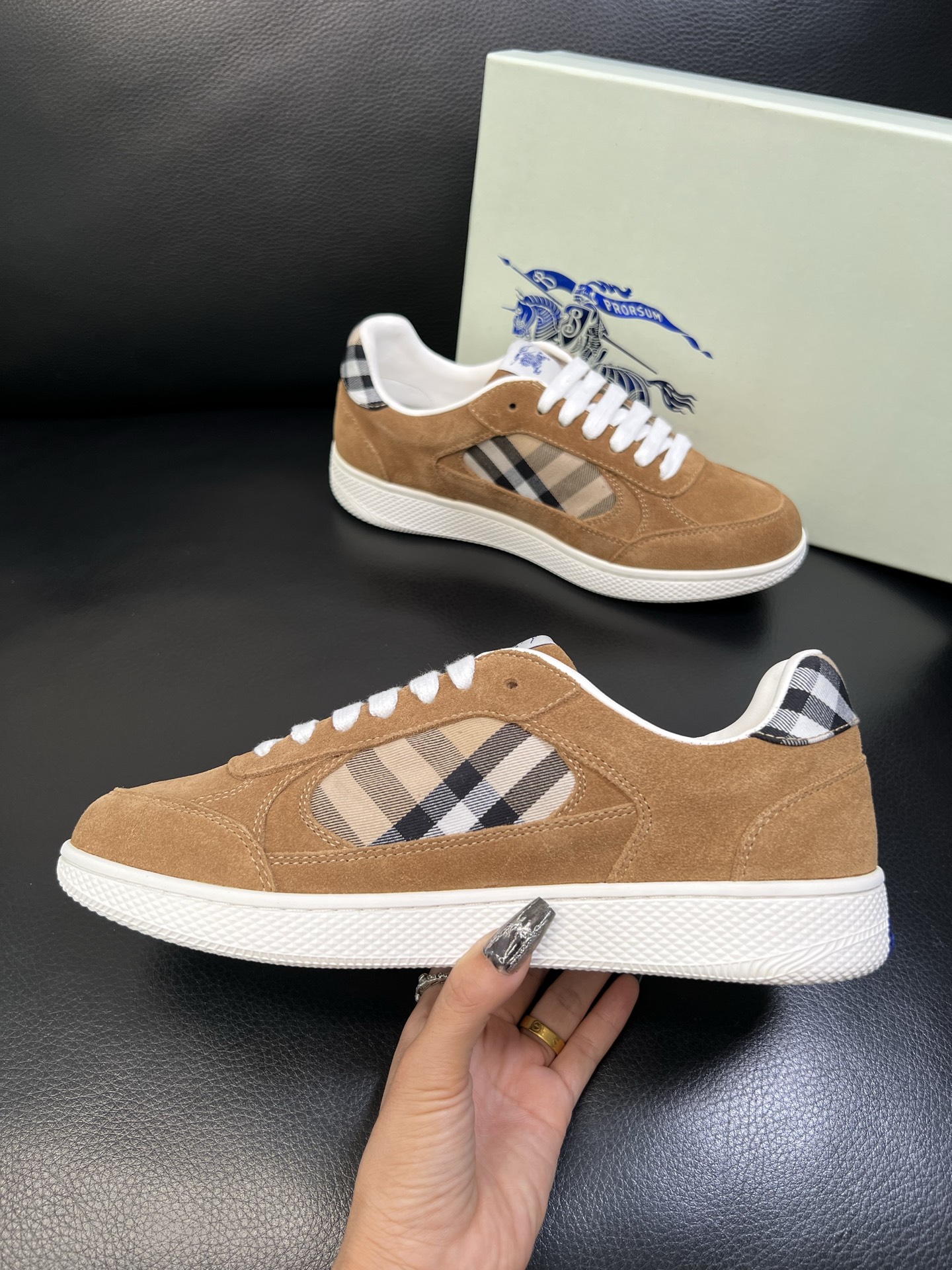 BURBERRY 顶级工艺品 巴宝莉 专柜同步，原厂配置意大利进口牛皮面料，高品质复杂拼接工艺，进口牛皮