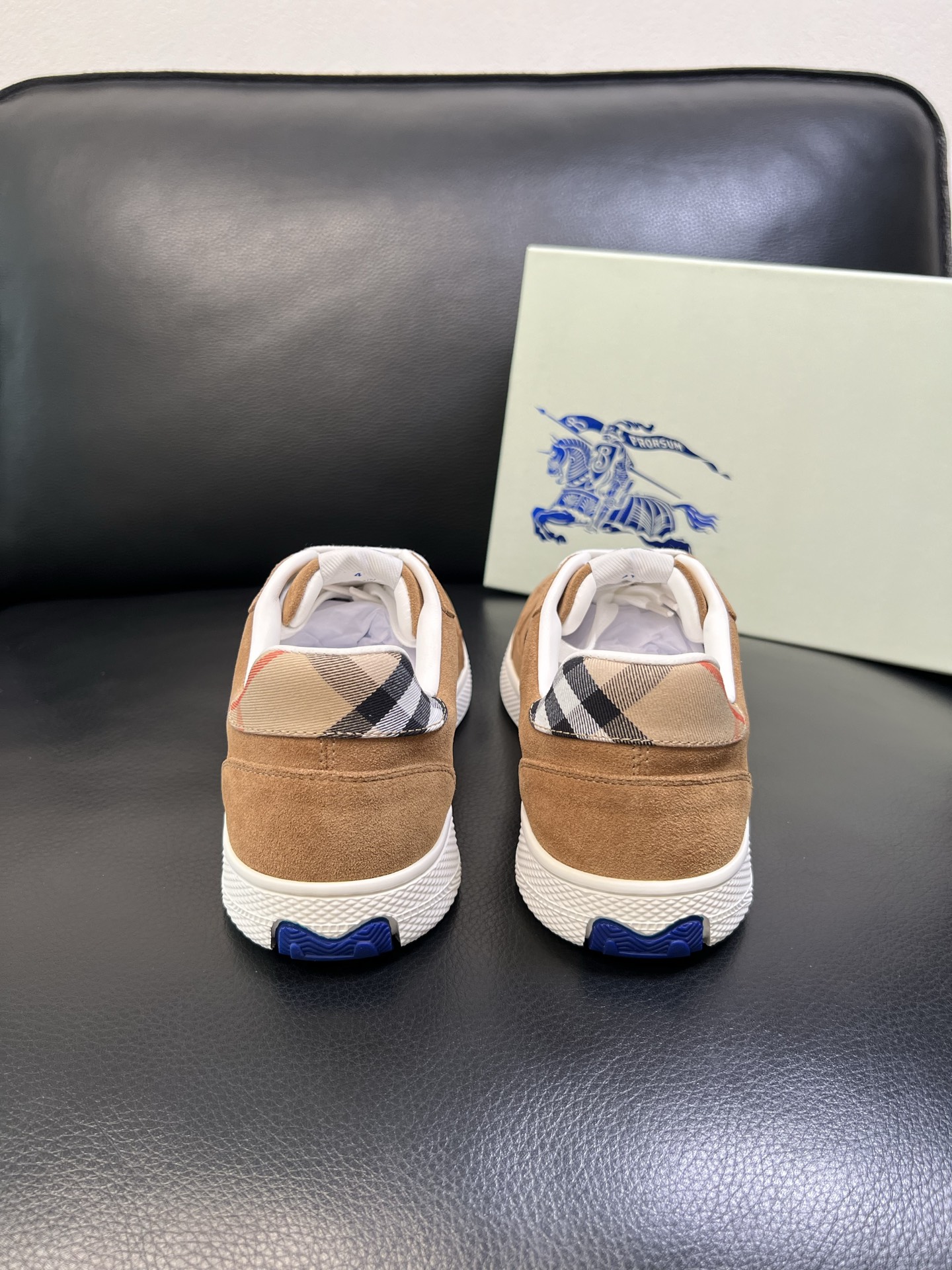 BURBERRY 顶级工艺品 巴宝莉 专柜同步，原厂配置意大利进口牛皮面料，高品质复杂拼接工艺，进口牛皮