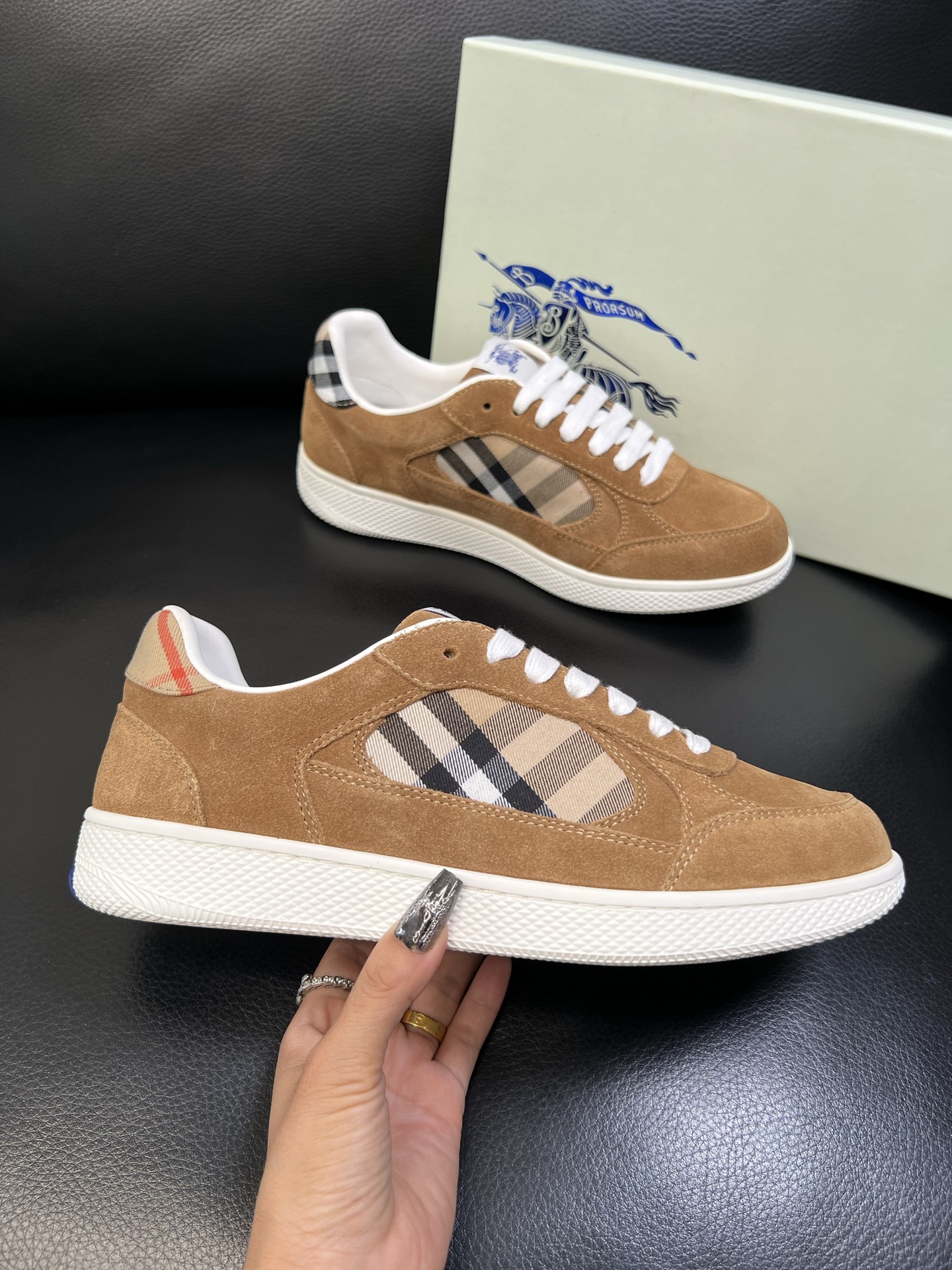 BURBERRY 顶级工艺品 巴宝莉 专柜同步，原厂配置意大利进口牛皮面料，高品质复杂拼接工艺，进口牛皮