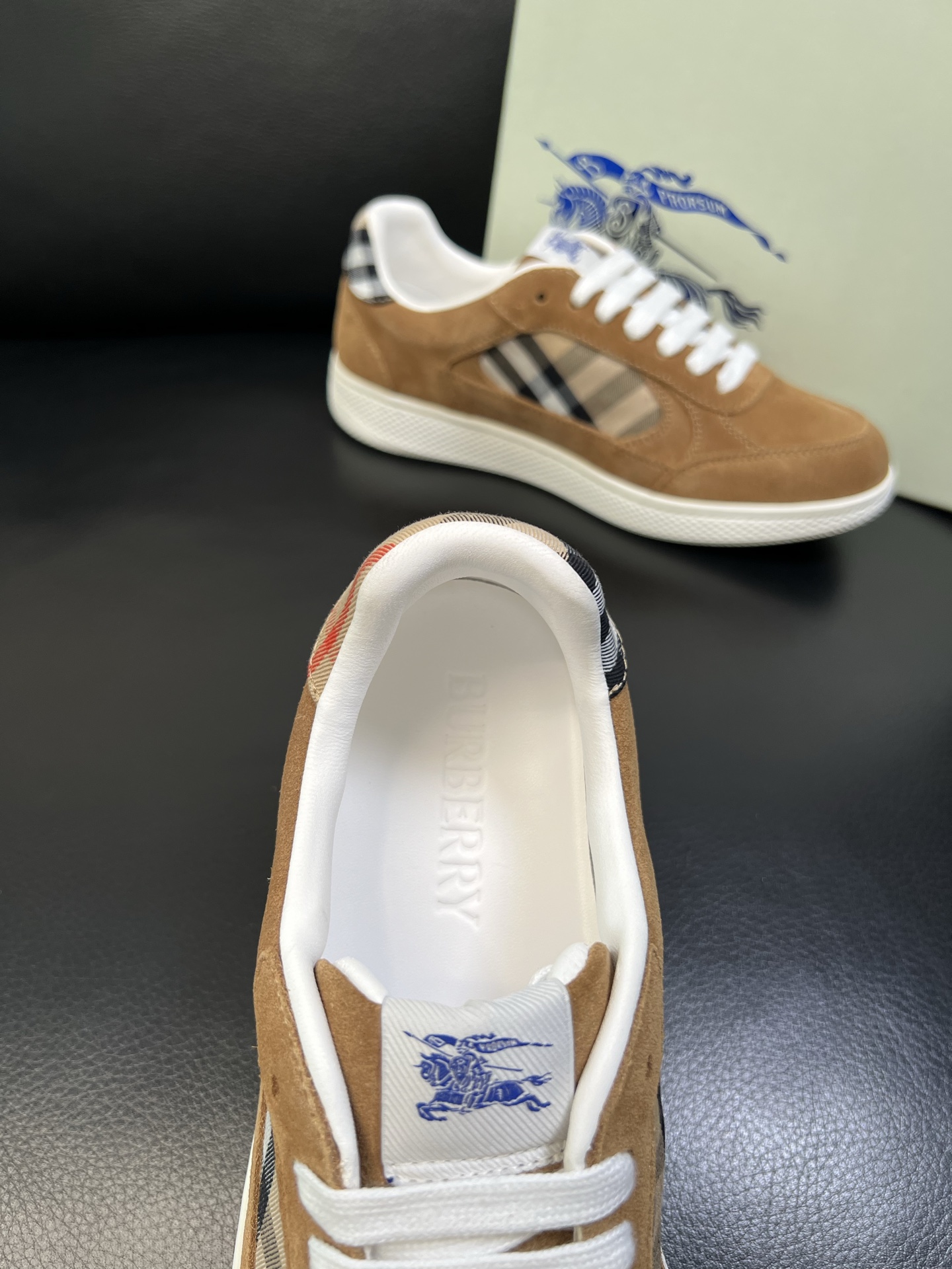 BURBERRY 顶级工艺品 巴宝莉 专柜同步，原厂配置意大利进口牛皮面料，高品质复杂拼接工艺，进口牛皮