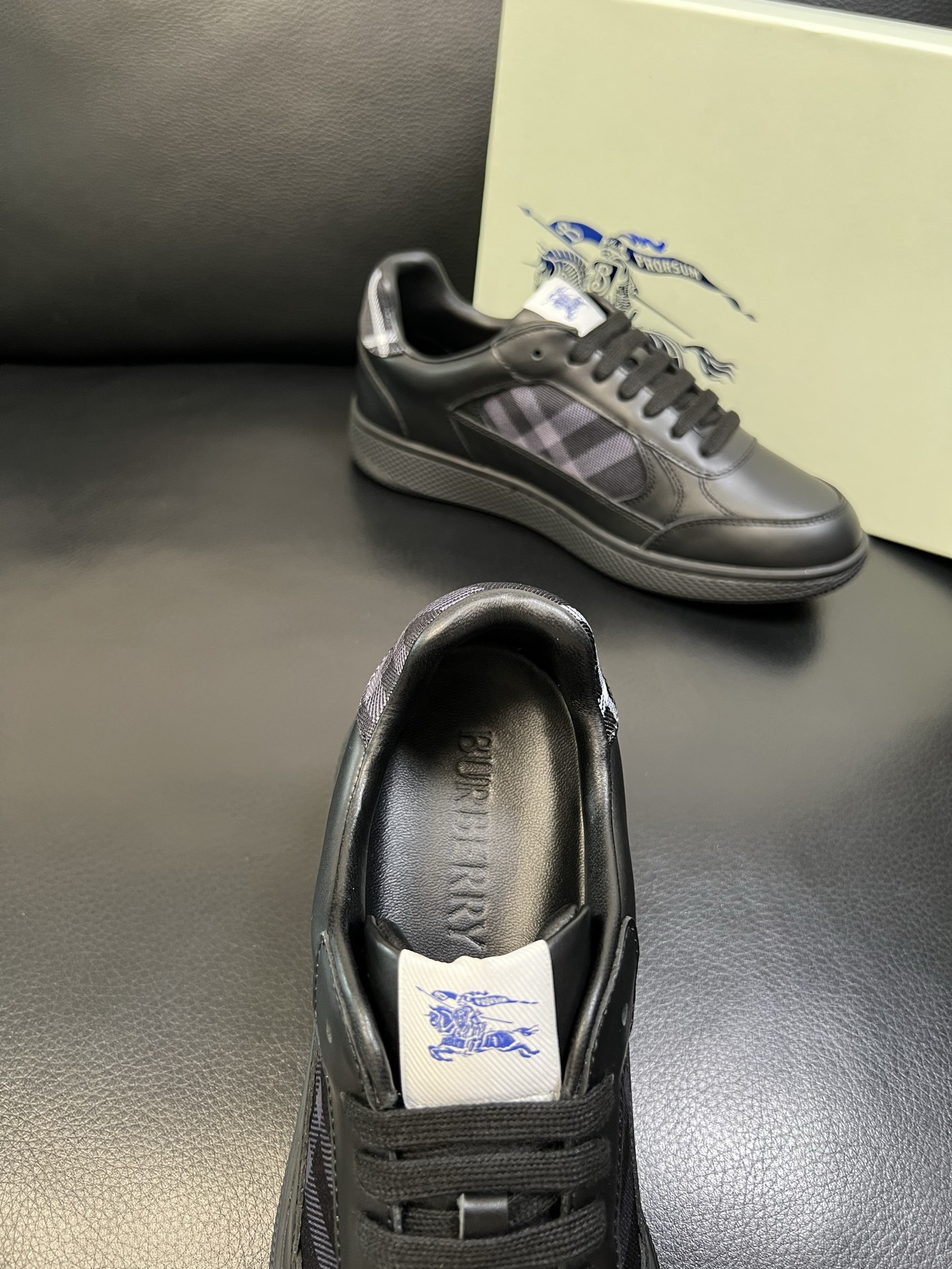 BURBERRY 顶级工艺品 巴宝莉 专柜同步，原厂配置意大利进口牛皮面料，高品质复杂拼接工艺，进口牛皮