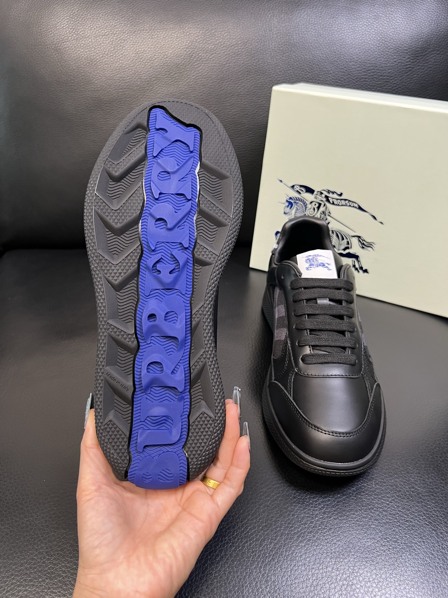 BURBERRY 顶级工艺品 巴宝莉 专柜同步，原厂配置意大利进口牛皮面料，高品质复杂拼接工艺，进口牛皮