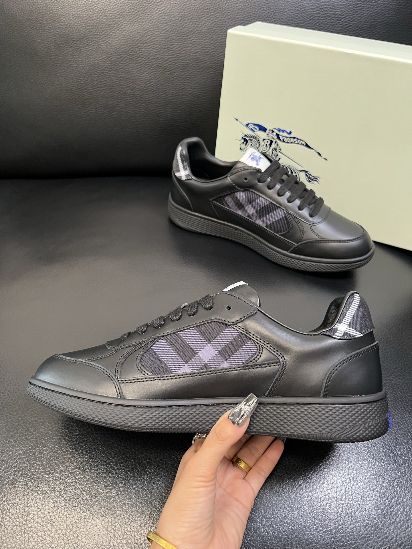 BURBERRY 顶级工艺品 巴宝莉 专柜同步，原厂配置意大利进口牛皮面料，高品质复杂拼接工艺，进口牛皮