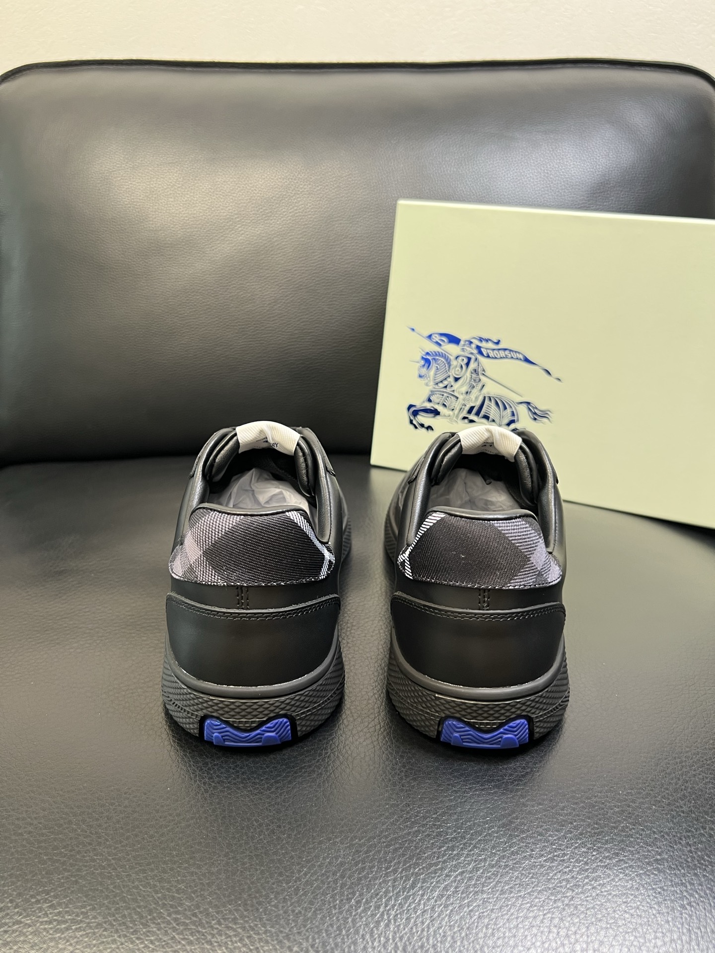 BURBERRY 顶级工艺品 巴宝莉 专柜同步，原厂配置意大利进口牛皮面料，高品质复杂拼接工艺，进口牛皮