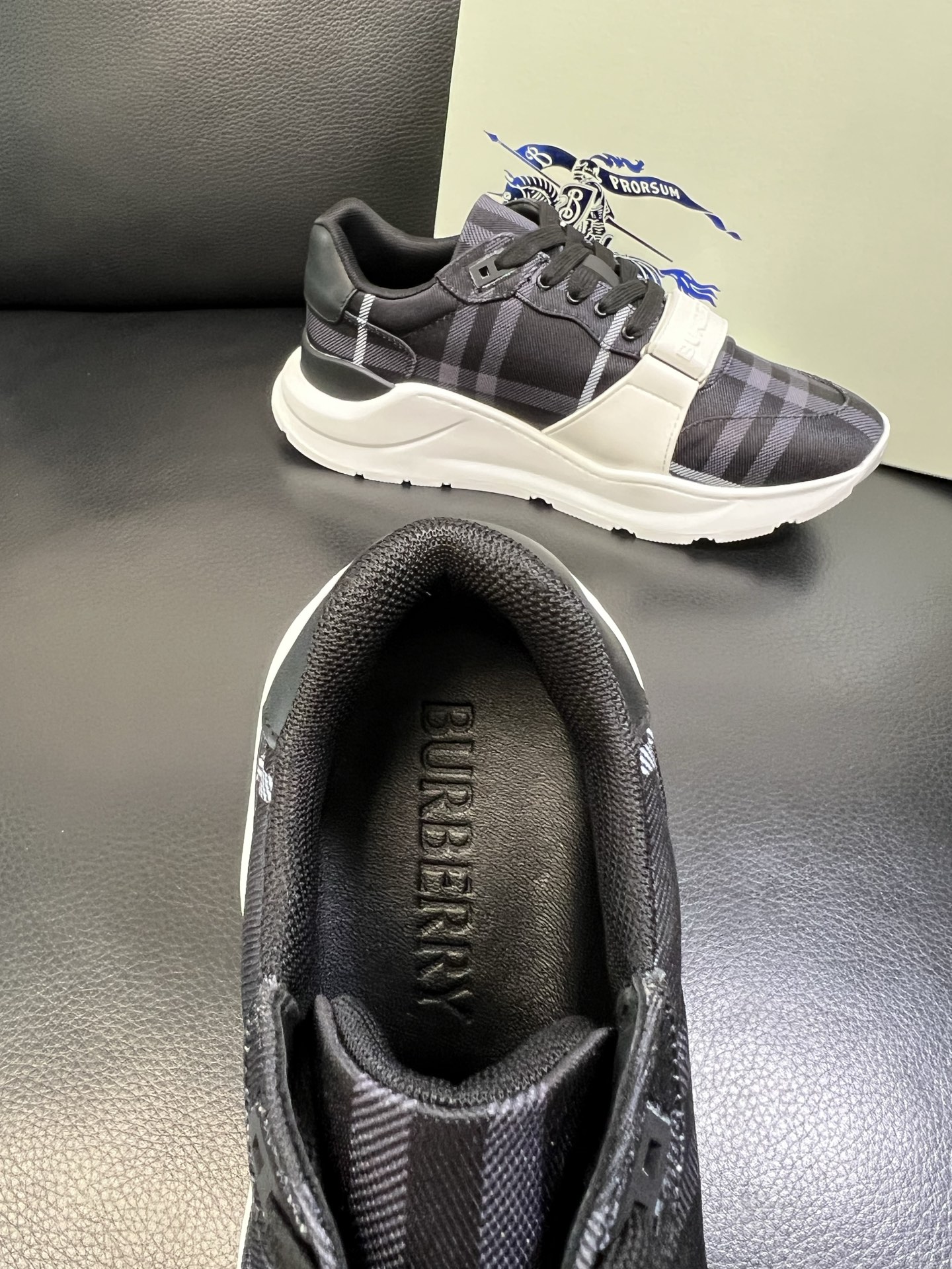 BURBERRY 顶级工艺品 巴宝莉 专柜同步，原厂配置意大利进口牛皮面料，高品质复杂拼接工艺，进口牛皮