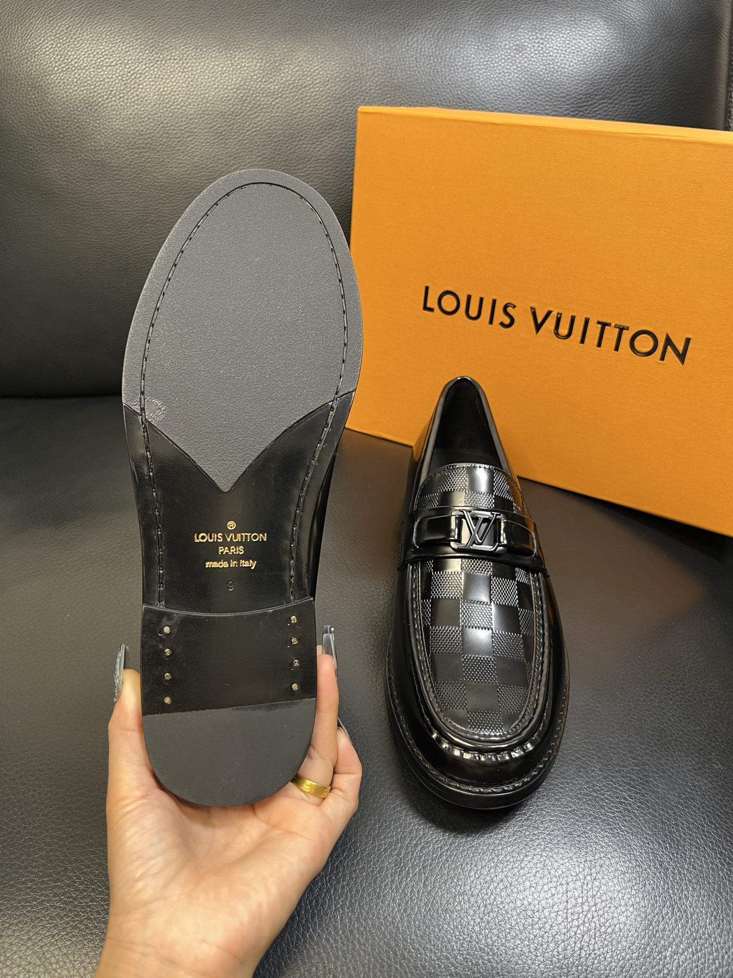 Lv 高品质 顶级工艺品 路易威登 皮鞋专柜同步原厂配置，鞋面意大利进口，进口水染牛皮内里，鞋底：原厂特