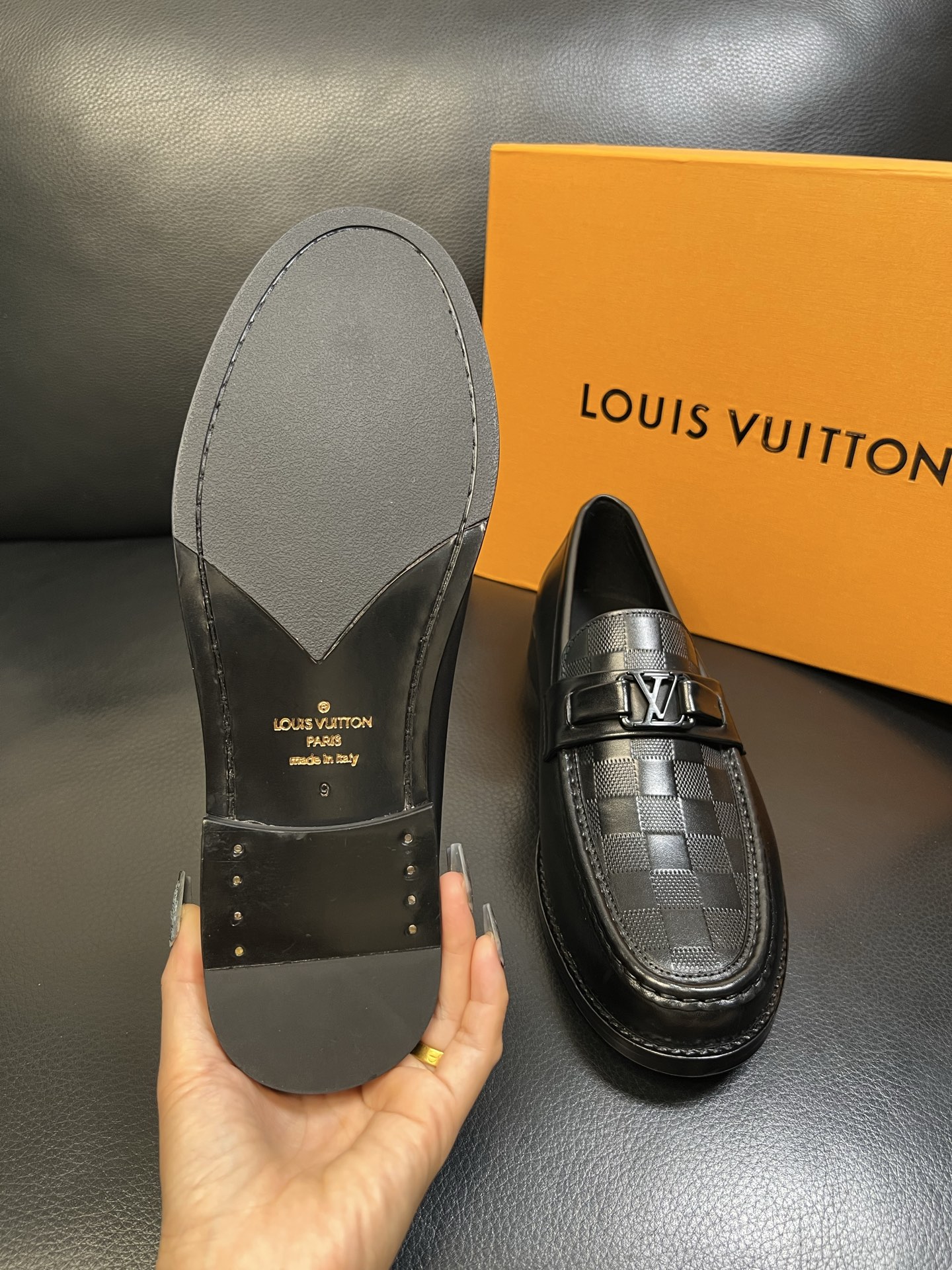 Lv 高品质 顶级工艺品 路易威登 皮鞋专柜同步原厂配置，鞋面意大利进口，进口水染牛皮内里，鞋底：原厂特