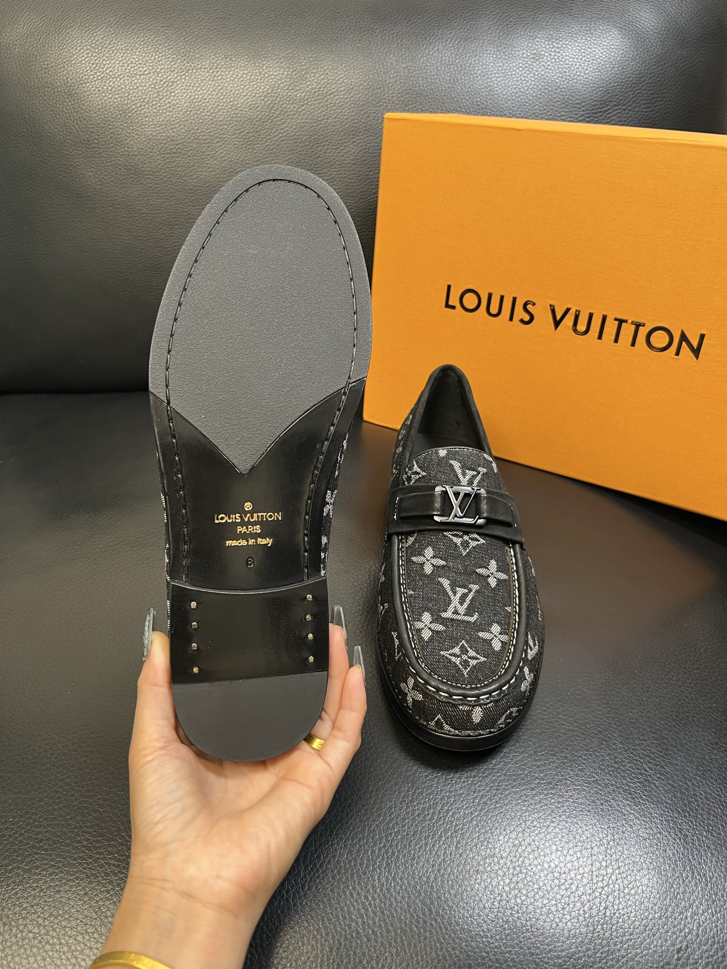Lv 高品质 顶级工艺品 路易威登 皮鞋专柜同步原厂配置，鞋面意大利进口，进口水染牛皮内里，鞋底：原厂特