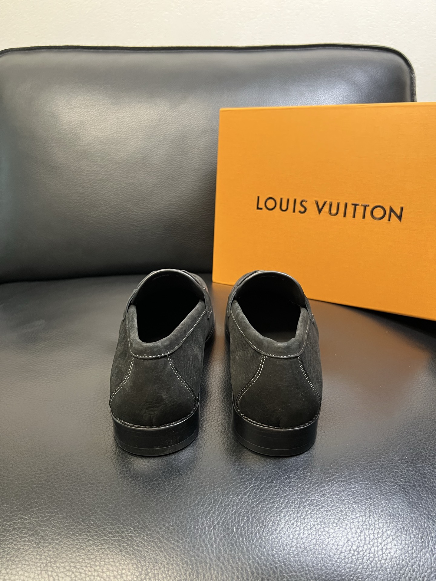 Lv 高品质 顶级工艺品 路易威登 皮鞋专柜同步原厂配置，鞋面意大利进口，进口水染牛皮内里，鞋底：原厂特