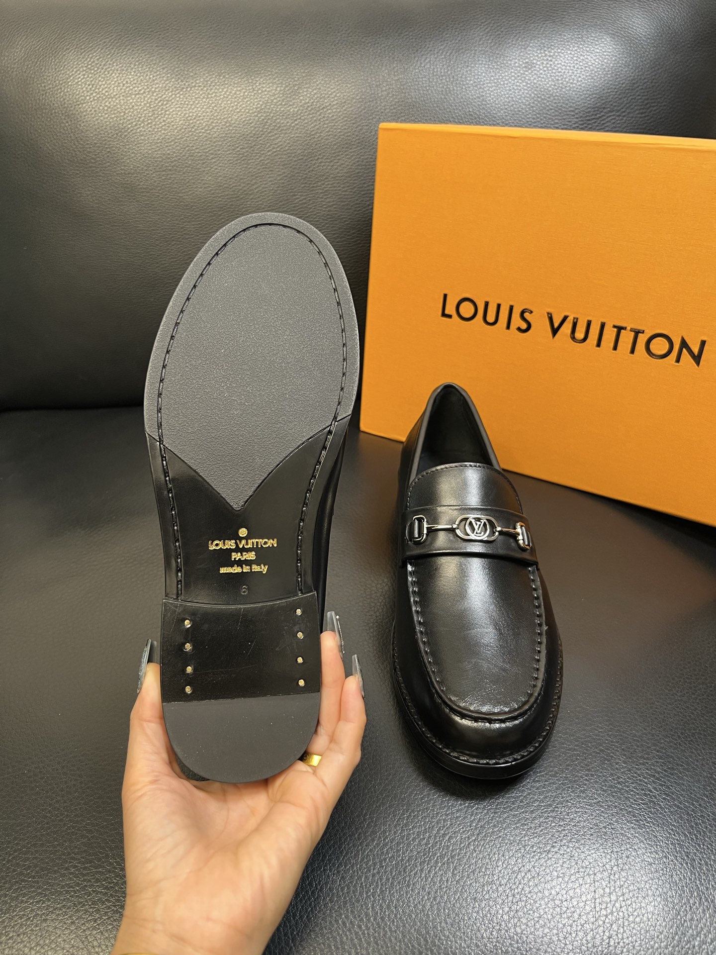 Lv 高品质 顶级工艺品 路易威登 皮鞋专柜同步原厂配置，鞋面意大利进口，进口水染牛皮内里，鞋底：原厂特