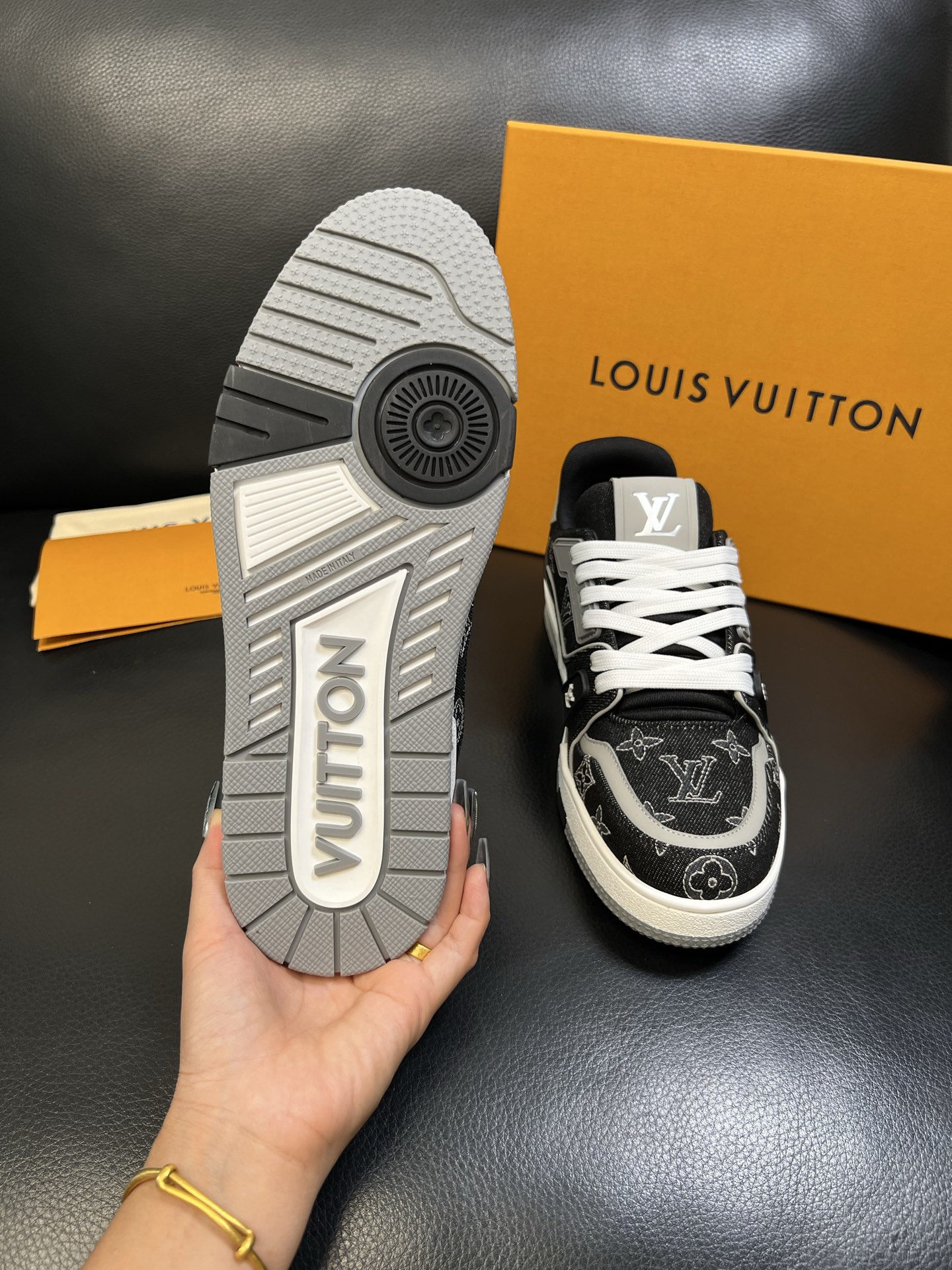 Lv 高品质 顶级工艺品 路易威登，运动板鞋专柜同步，鞋面意大利进口，高品质拼接缤纷色彩复杂工艺品，进口