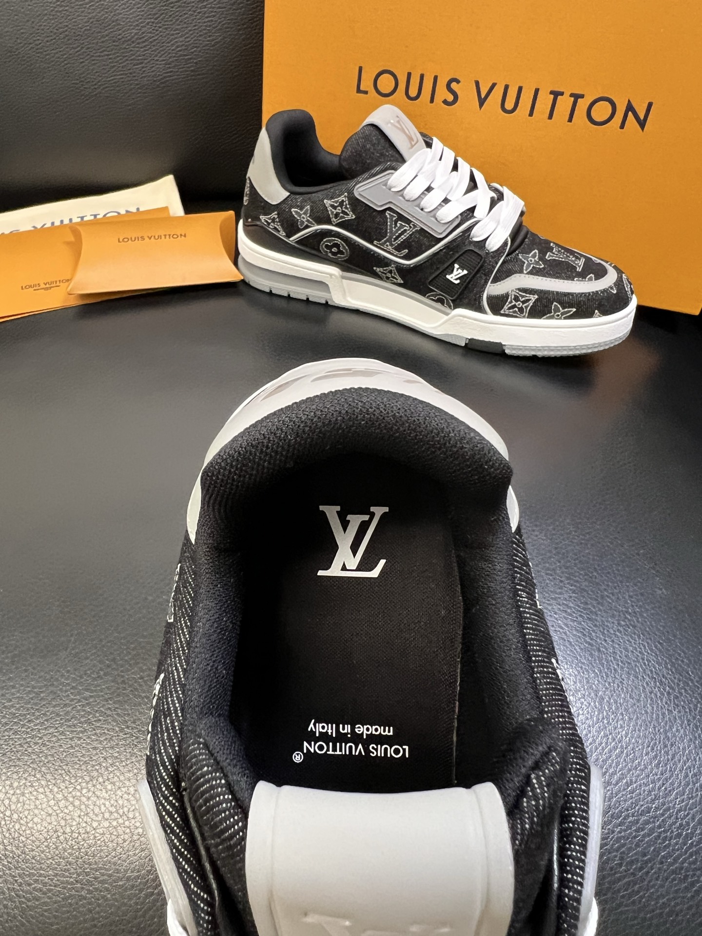 Lv 高品质 顶级工艺品 路易威登，运动板鞋专柜同步，鞋面意大利进口，高品质拼接缤纷色彩复杂工艺品，进口