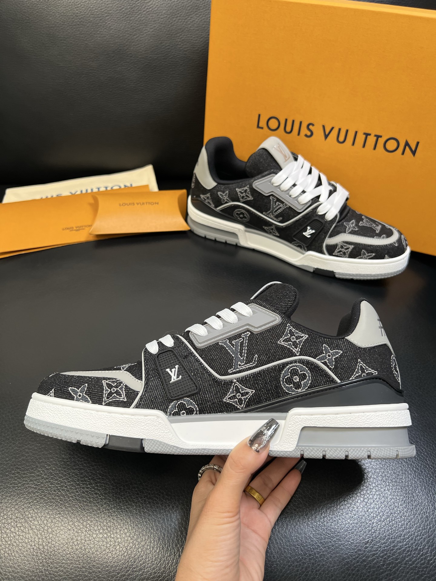 Lv 高品质 顶级工艺品 路易威登，运动板鞋专柜同步，鞋面意大利进口，高品质拼接缤纷色彩复杂工艺品，进口