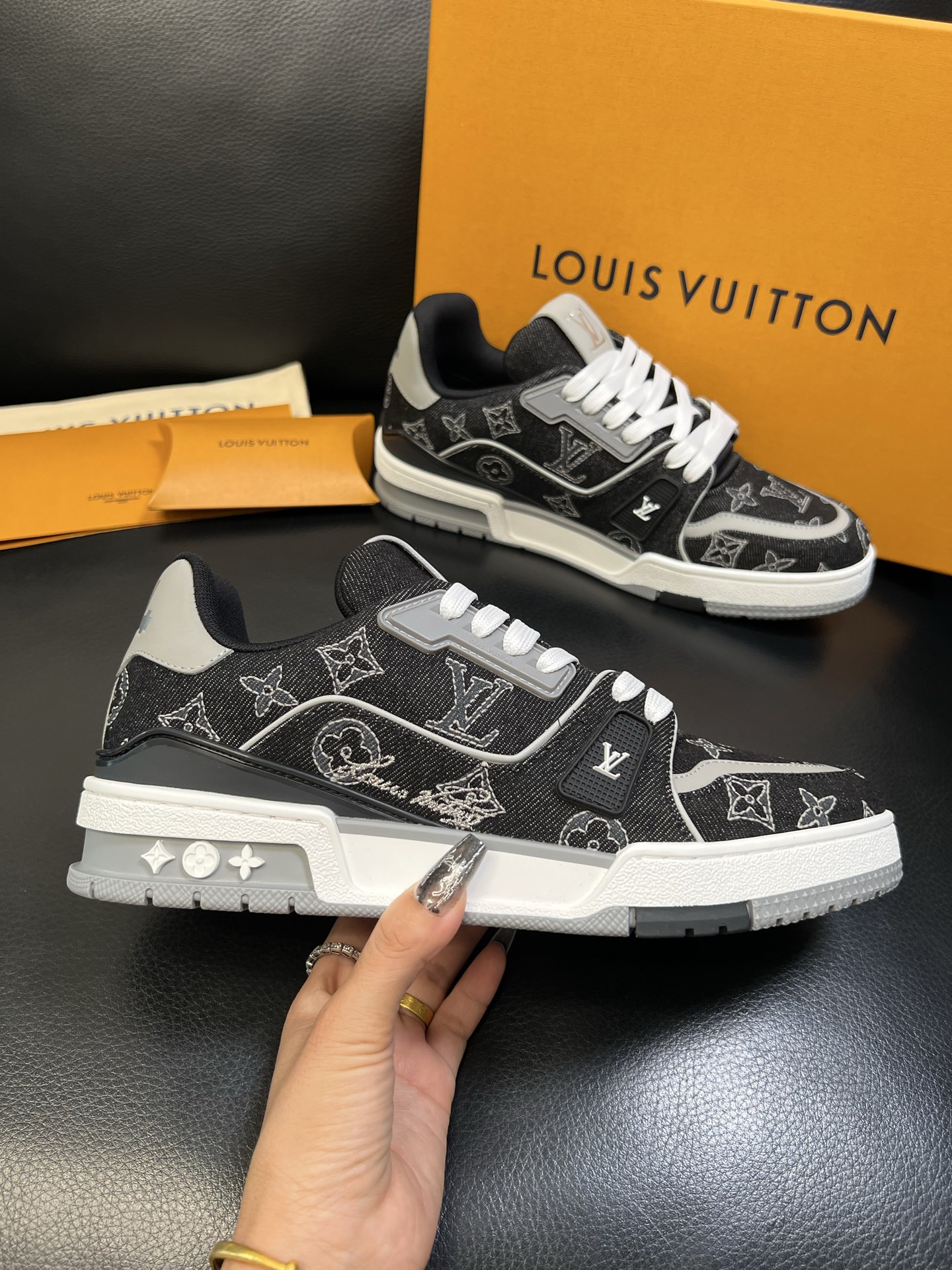 Lv 高品质 顶级工艺品 路易威登，运动板鞋专柜同步，鞋面意大利进口，高品质拼接缤纷色彩复杂工艺品，进口