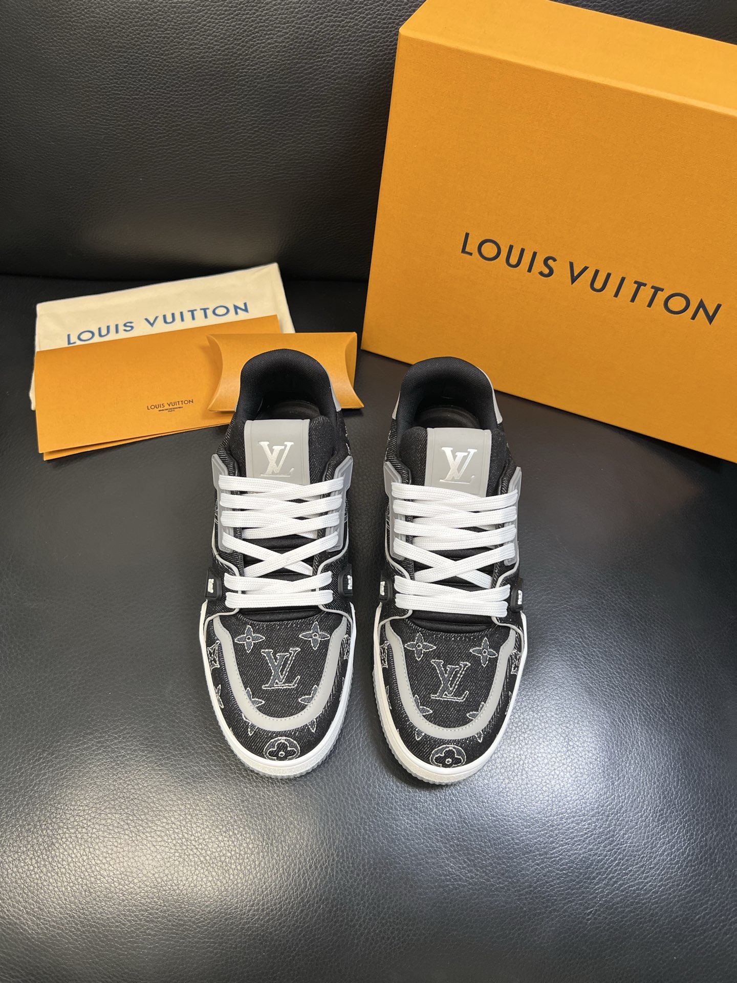 Lv 高品质 顶级工艺品 路易威登，运动板鞋专柜同步，鞋面意大利进口，高品质拼接缤纷色彩复杂工艺品，进口