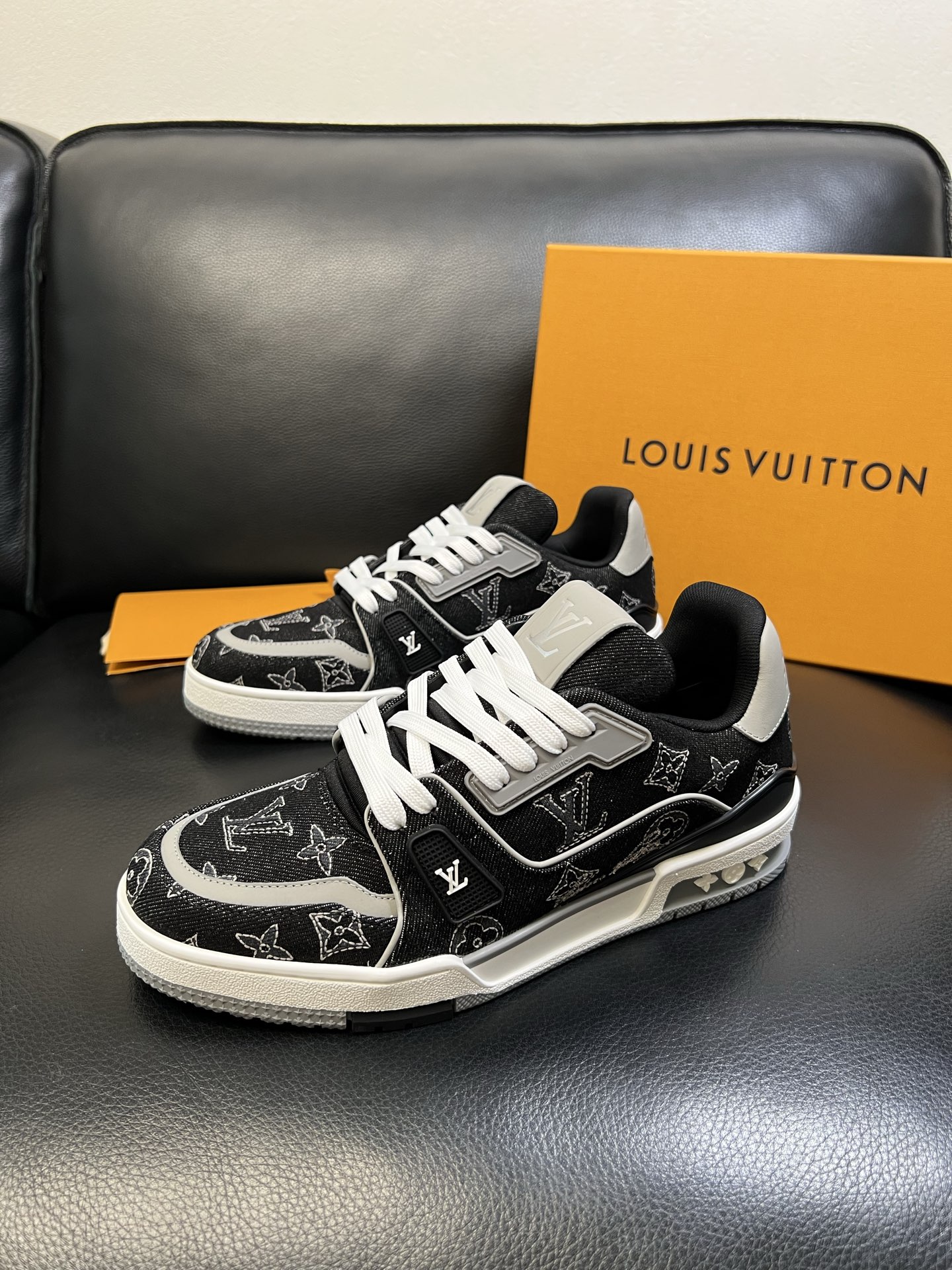 Lv 高品质 顶级工艺品 路易威登，运动板鞋专柜同步，鞋面意大利进口，高品质拼接缤纷色彩复杂工艺品，进口