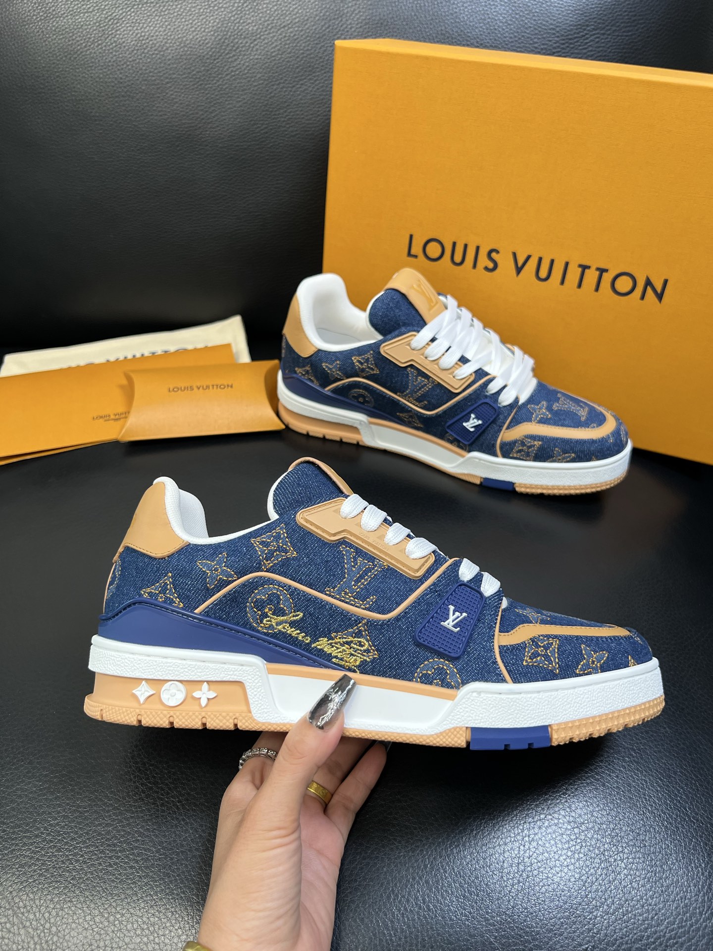 Lv 高品质 顶级工艺品 路易威登，运动板鞋专柜同步，鞋面意大利进口，高品质拼接缤纷色彩复杂工艺品，进口