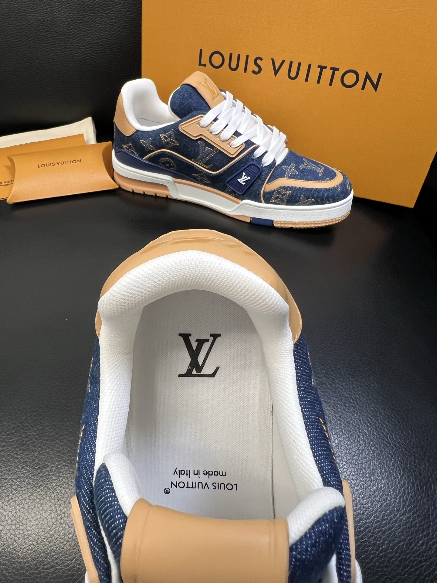 Lv 高品质 顶级工艺品 路易威登，运动板鞋专柜同步，鞋面意大利进口，高品质拼接缤纷色彩复杂工艺品，进口