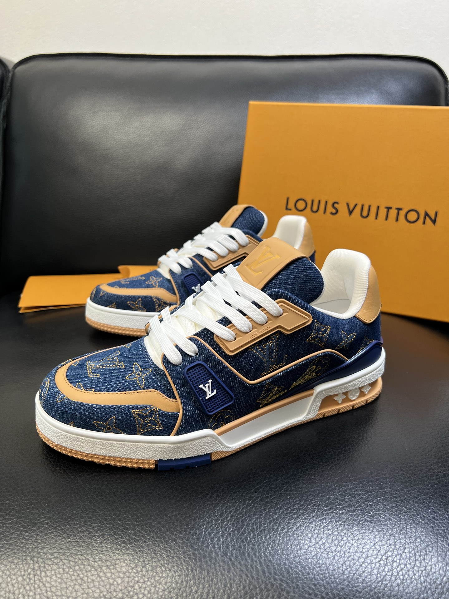 Lv 高品质 顶级工艺品 路易威登，运动板鞋专柜同步，鞋面意大利进口，高品质拼接缤纷色彩复杂工艺品，进口