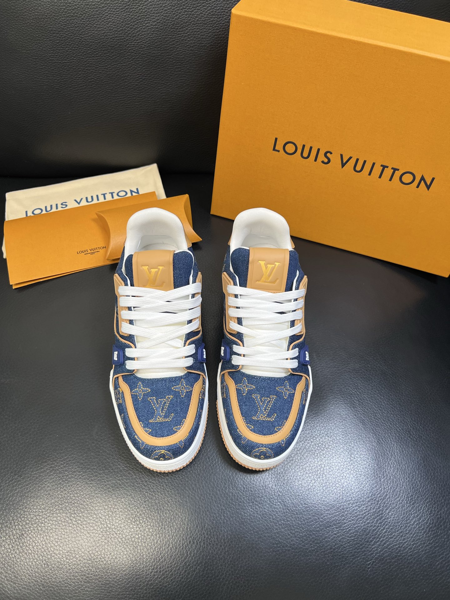 Lv 高品质 顶级工艺品 路易威登，运动板鞋专柜同步，鞋面意大利进口，高品质拼接缤纷色彩复杂工艺品，进口