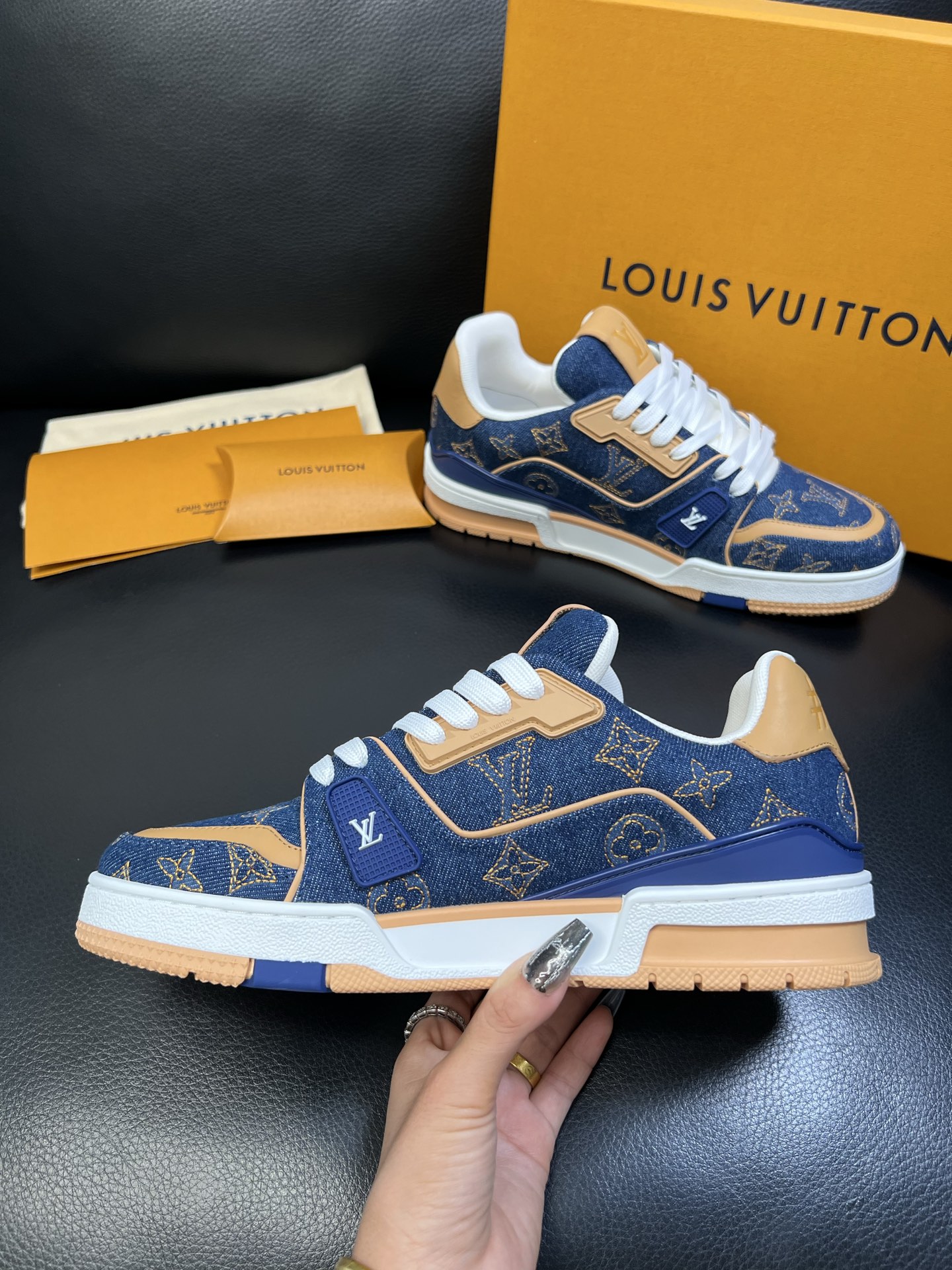 Lv 高品质 顶级工艺品 路易威登，运动板鞋专柜同步，鞋面意大利进口，高品质拼接缤纷色彩复杂工艺品，进口