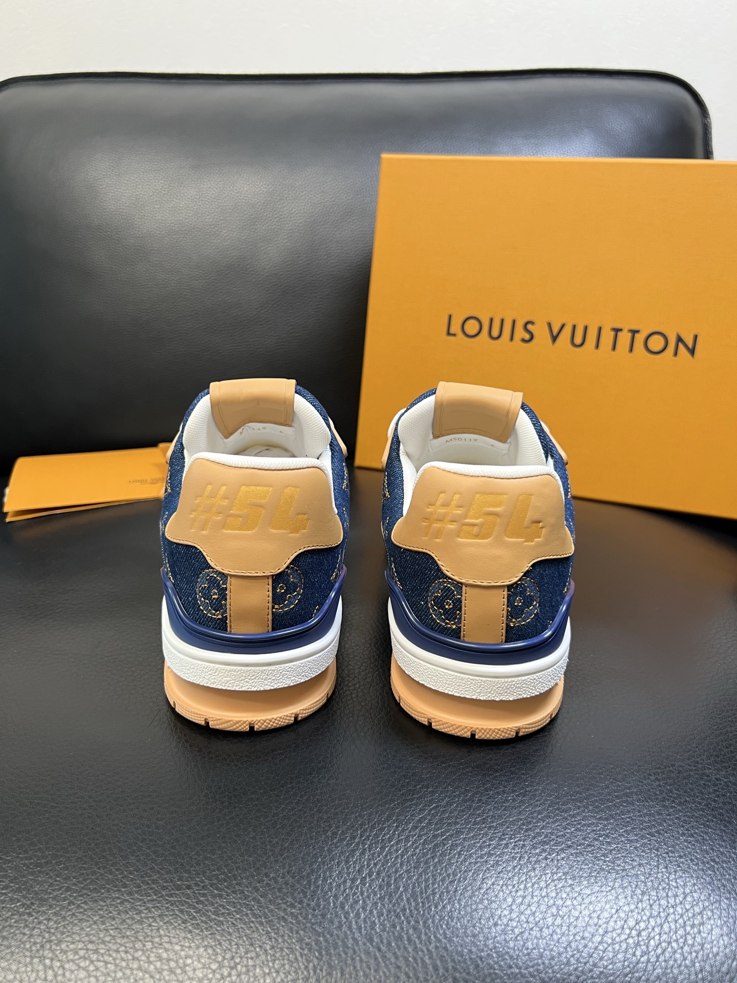 Lv 高品质 顶级工艺品 路易威登，运动板鞋专柜同步，鞋面意大利进口，高品质拼接缤纷色彩复杂工艺品，进口