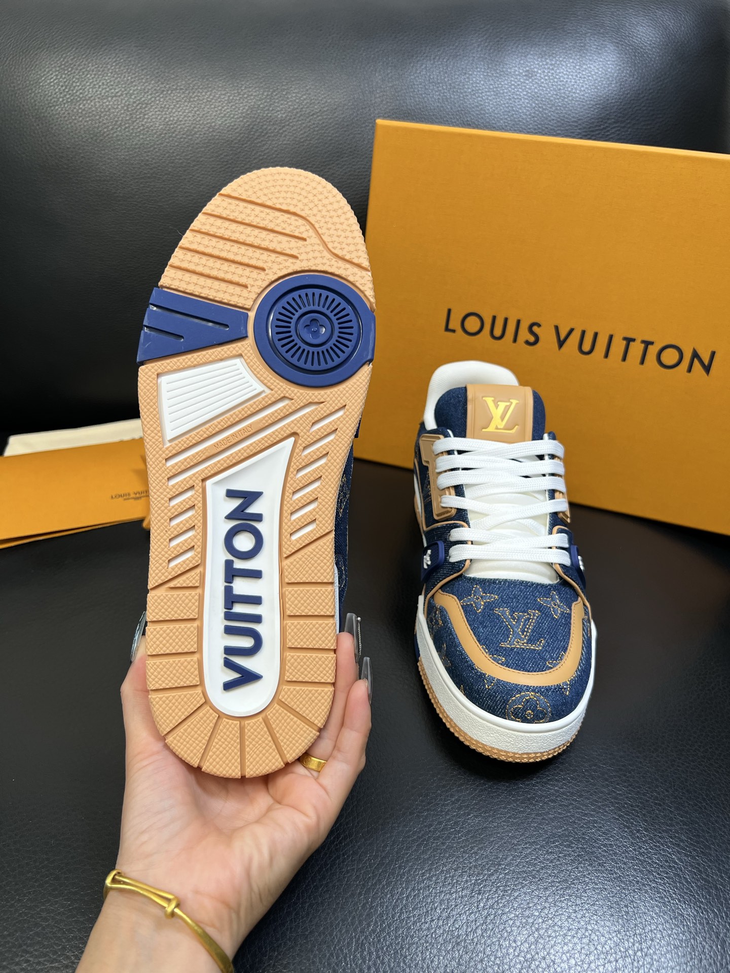 Lv 高品质 顶级工艺品 路易威登，运动板鞋专柜同步，鞋面意大利进口，高品质拼接缤纷色彩复杂工艺品，进口