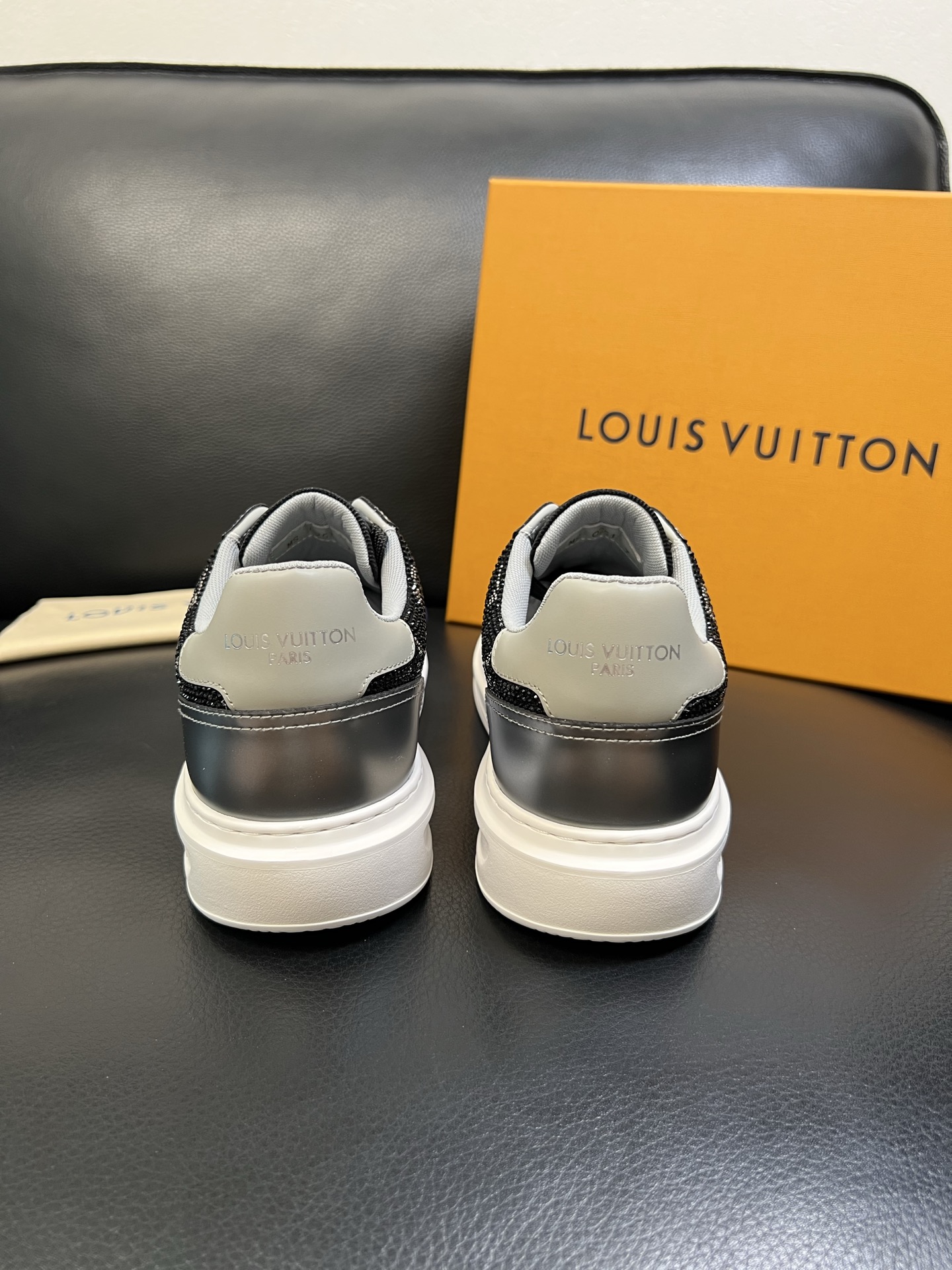 Lv 高品质 顶级工艺品 路易威登 运动板鞋专柜同步原厂配置，鞋面意大利进口，高品质拼接缤纷色彩复杂工艺