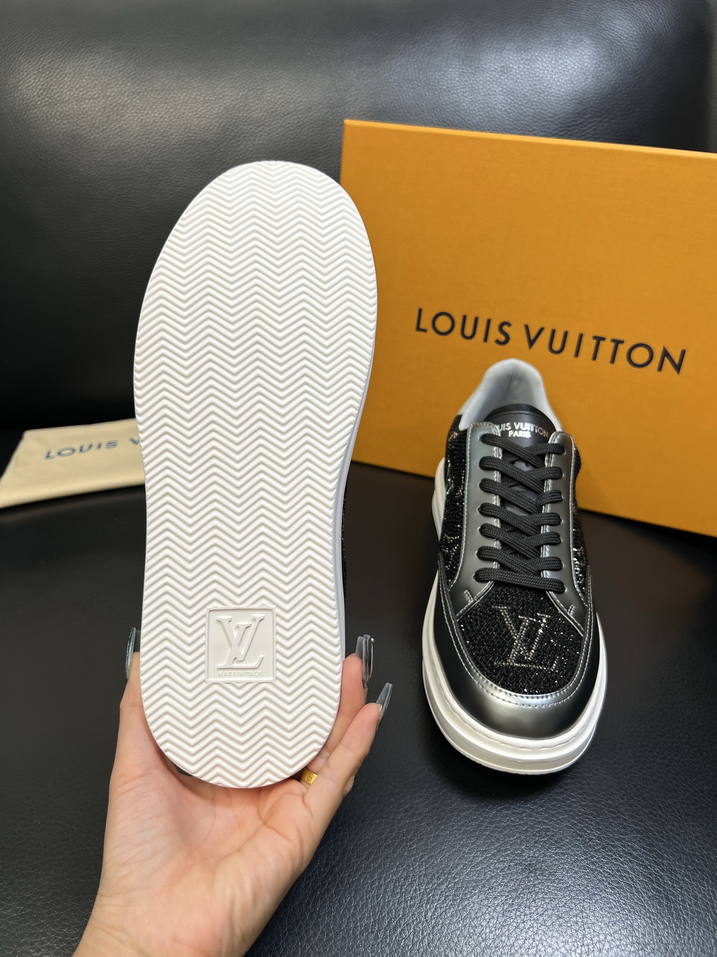 Lv 高品质 顶级工艺品 路易威登 运动板鞋专柜同步原厂配置，鞋面意大利进口，高品质拼接缤纷色彩复杂工艺