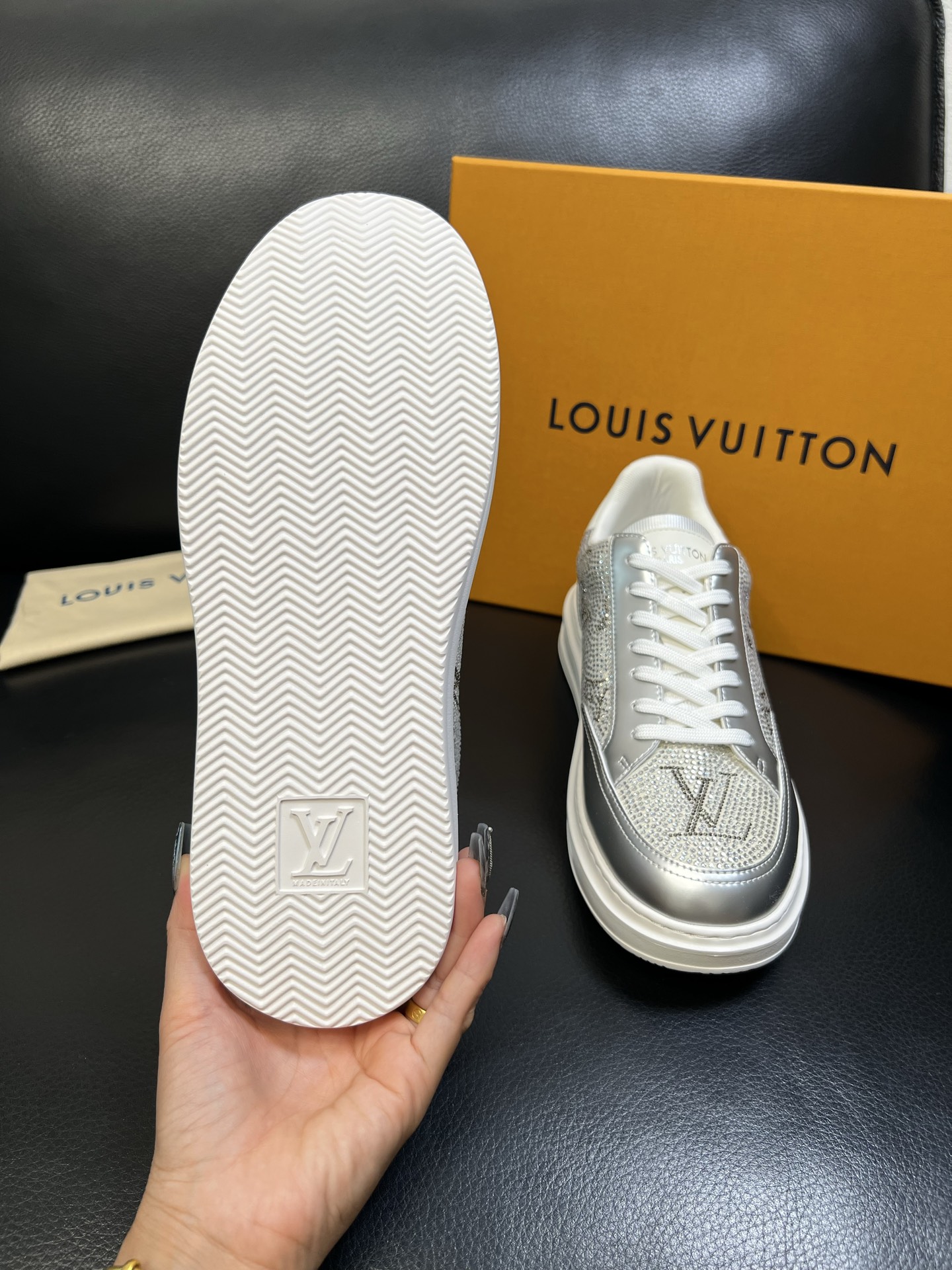 Lv 高品质 顶级工艺品 路易威登 运动板鞋专柜同步原厂配置，鞋面意大利进口，高品质拼接缤纷色彩复杂工艺