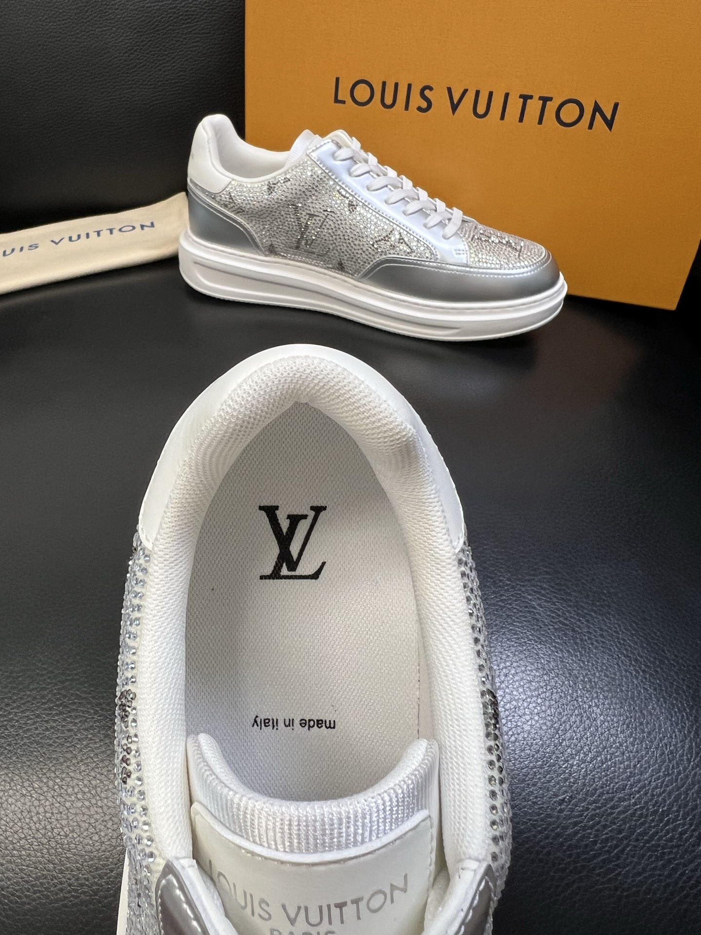 Lv 高品质 顶级工艺品 路易威登 运动板鞋专柜同步原厂配置，鞋面意大利进口，高品质拼接缤纷色彩复杂工艺