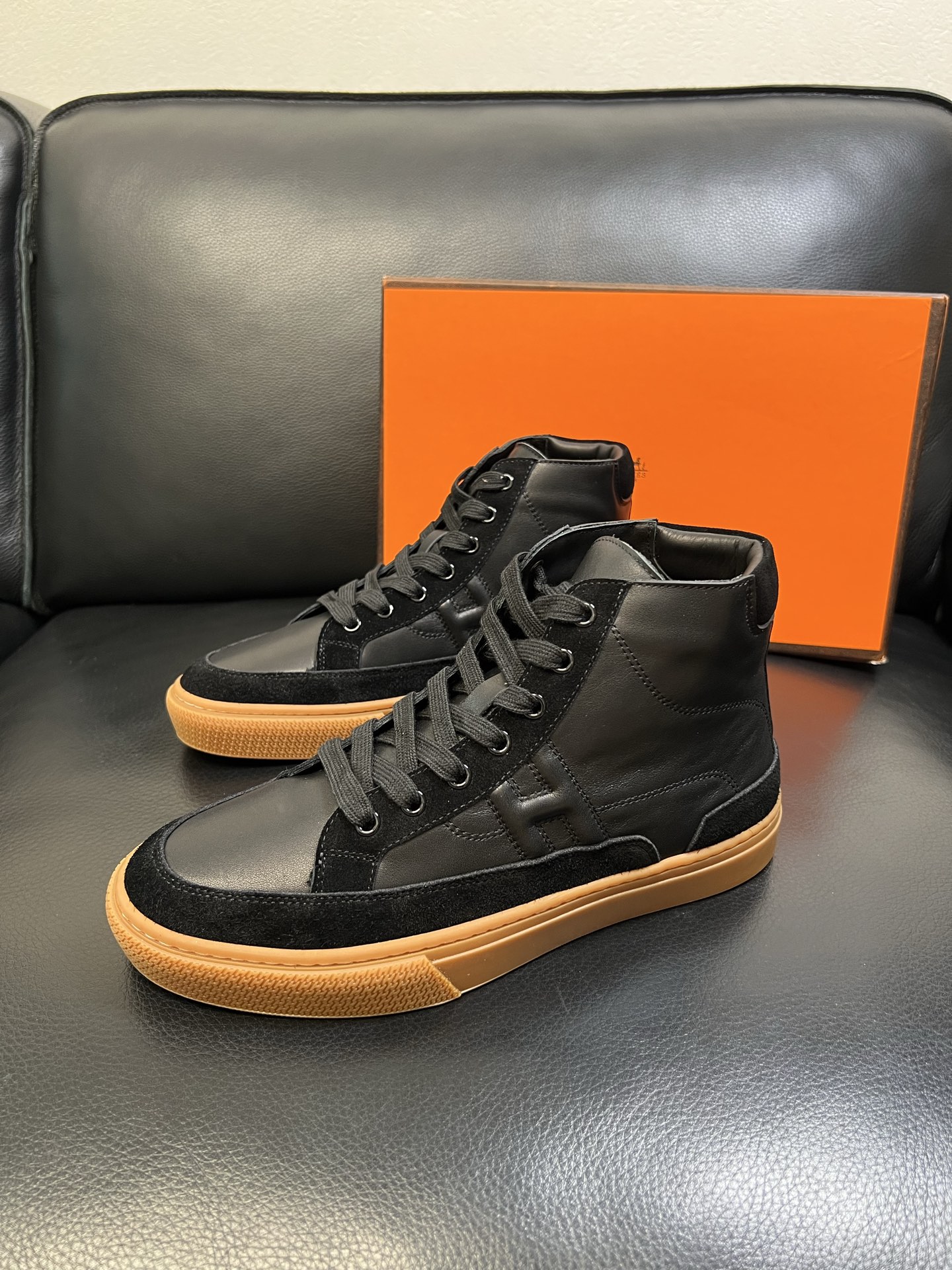 Hermes 高品质 顶级代购 爱马仕 专柜同步发售原厂配置，意大利进口原版牛皮面料，高品质拼接工艺，全