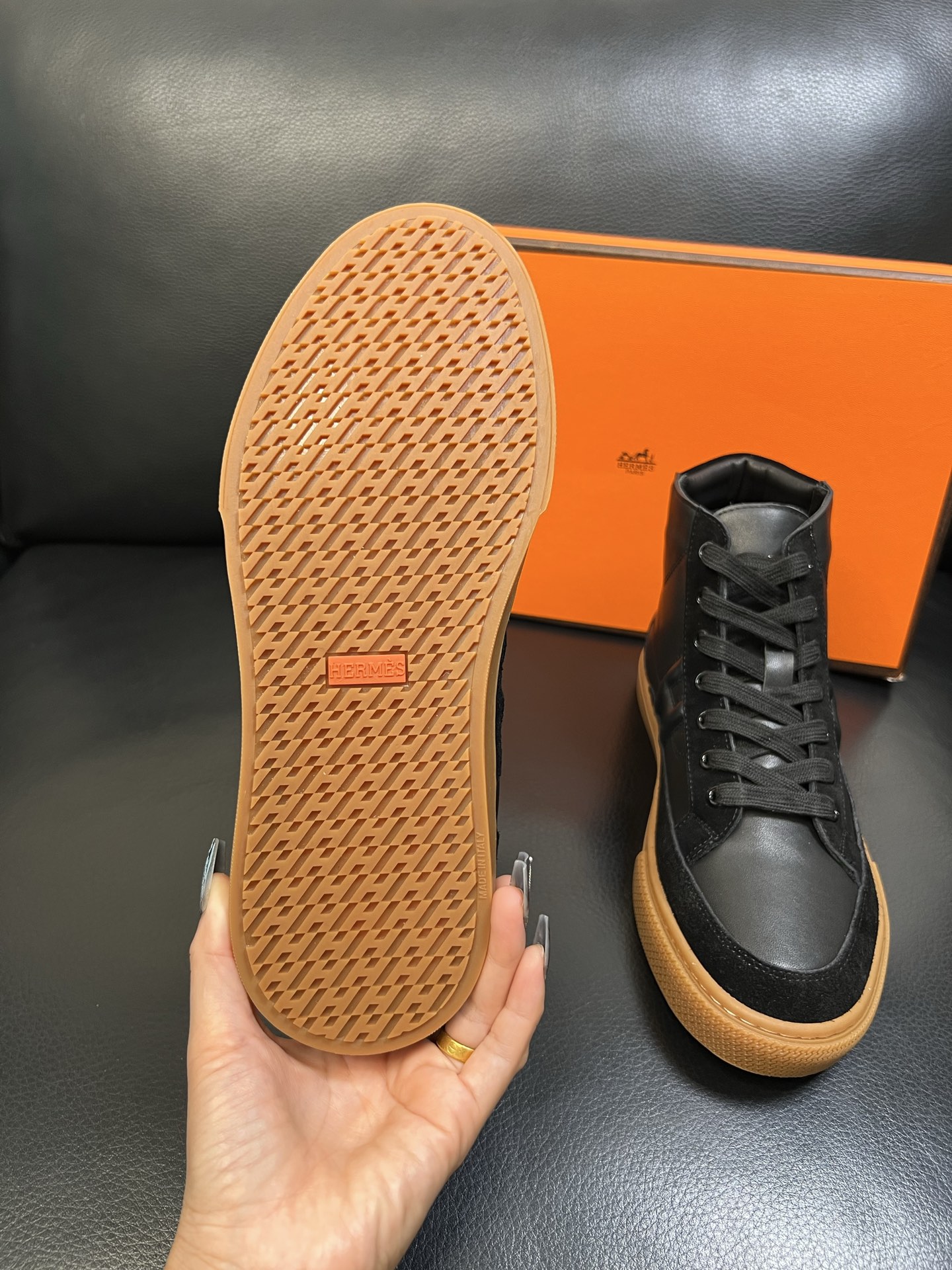 Hermes 高品质 顶级代购 爱马仕 专柜同步发售原厂配置，意大利进口原版牛皮面料，高品质拼接工艺，全