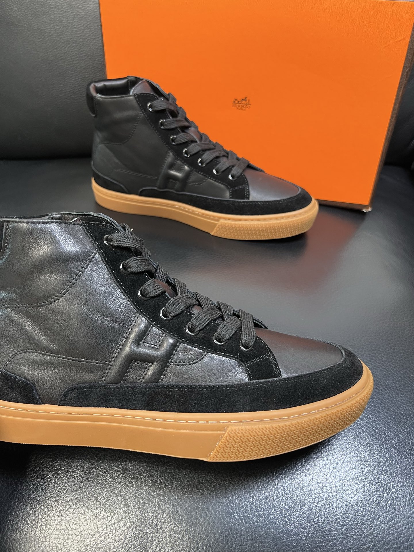 Hermes 高品质 顶级代购 爱马仕 专柜同步发售原厂配置，意大利进口原版牛皮面料，高品质拼接工艺，全