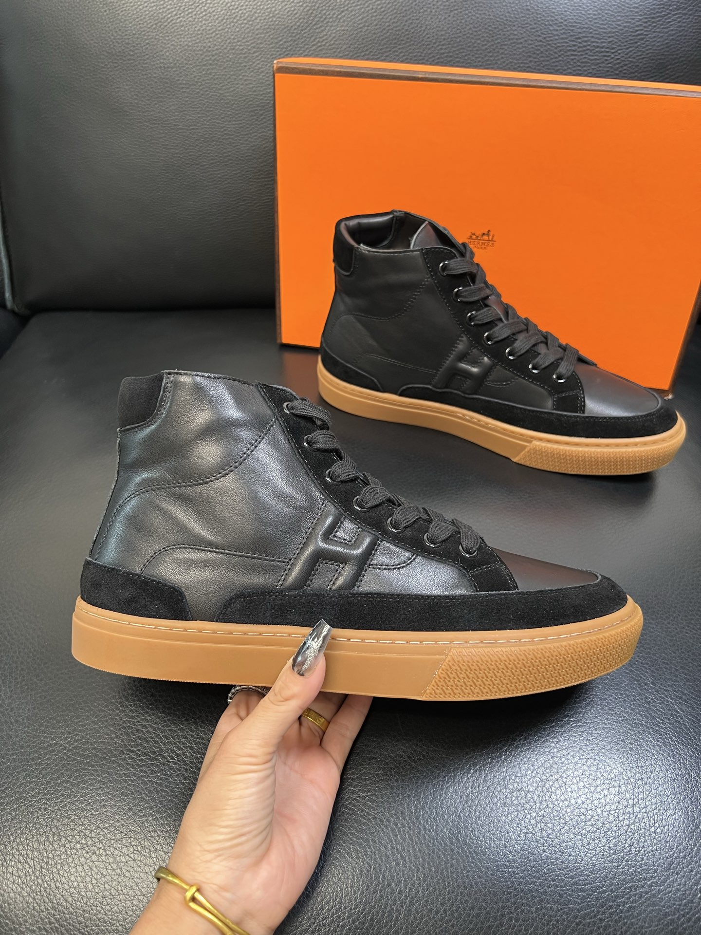 Hermes 高品质 顶级代购 爱马仕 专柜同步发售原厂配置，意大利进口原版牛皮面料，高品质拼接工艺，全