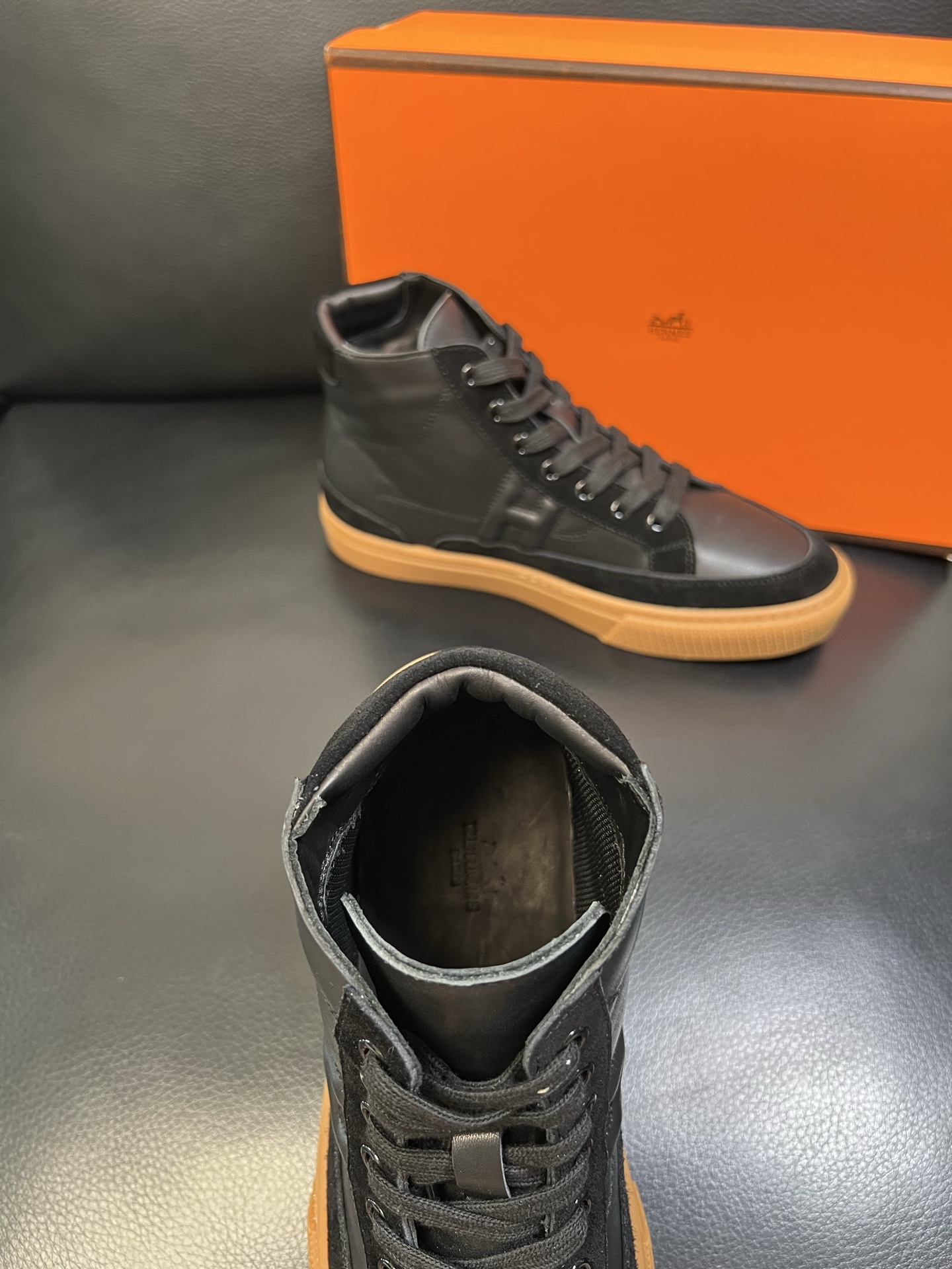 Hermes 高品质 顶级代购 爱马仕 专柜同步发售原厂配置，意大利进口原版牛皮面料，高品质拼接工艺，全