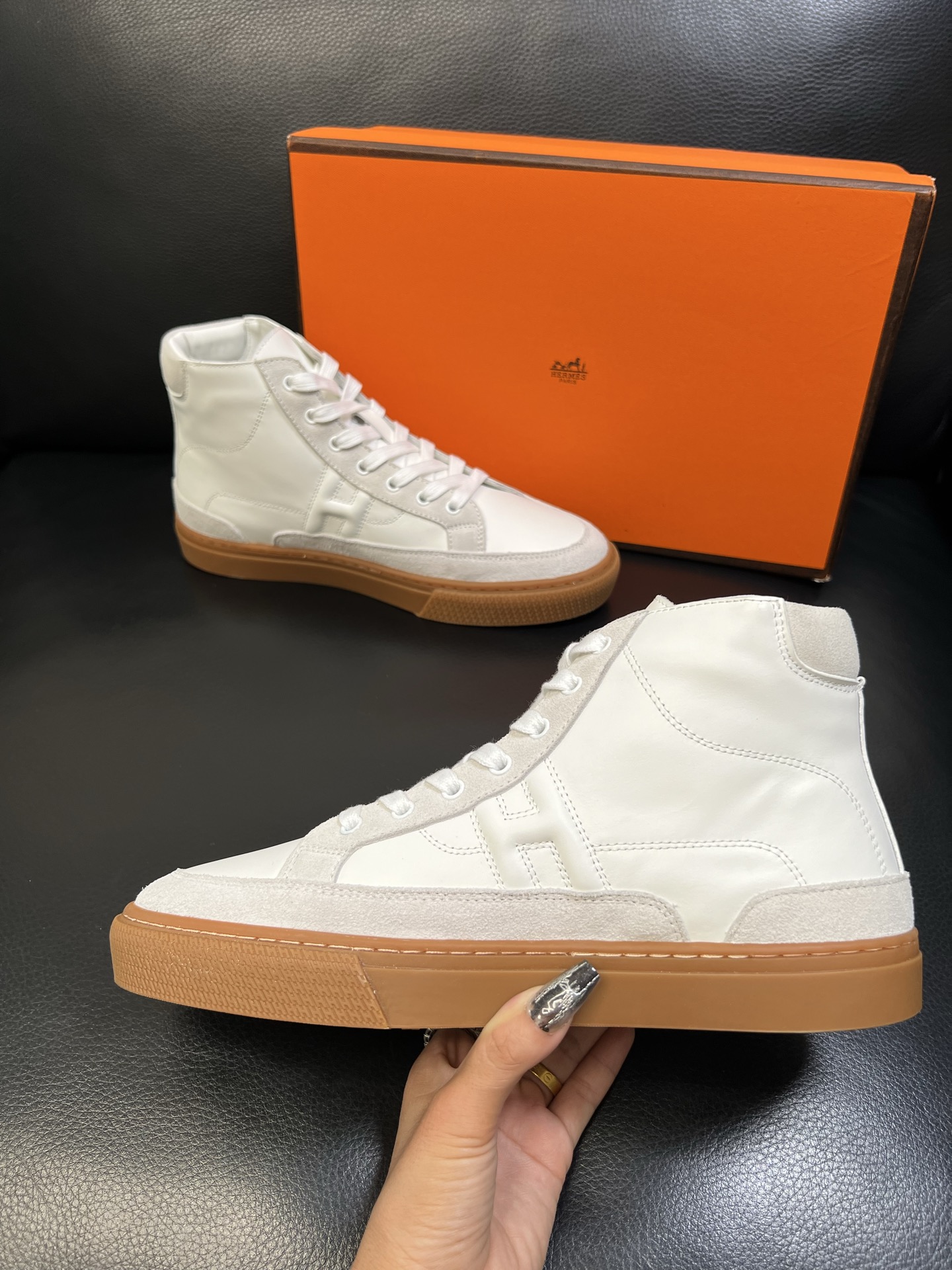 Hermes 高品质 顶级代购 爱马仕 专柜同步发售原厂配置，意大利进口原版牛皮面料，高品质拼接工艺，全