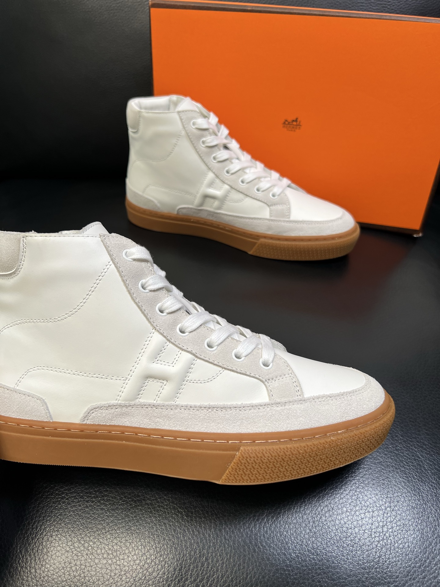 Hermes 高品质 顶级代购 爱马仕 专柜同步发售原厂配置，意大利进口原版牛皮面料，高品质拼接工艺，全