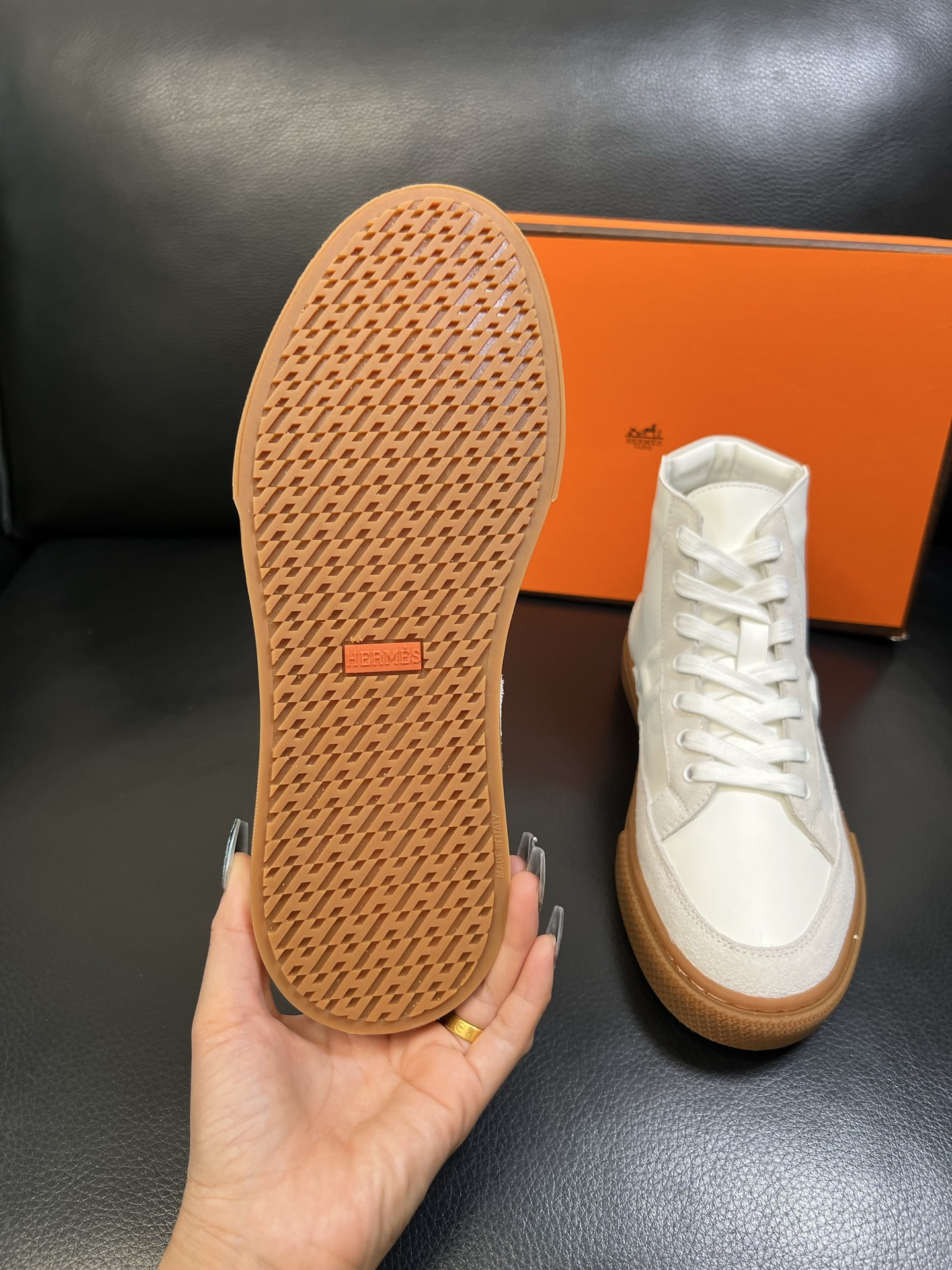 Hermes 高品质 顶级代购 爱马仕 专柜同步发售原厂配置，意大利进口原版牛皮面料，高品质拼接工艺，全