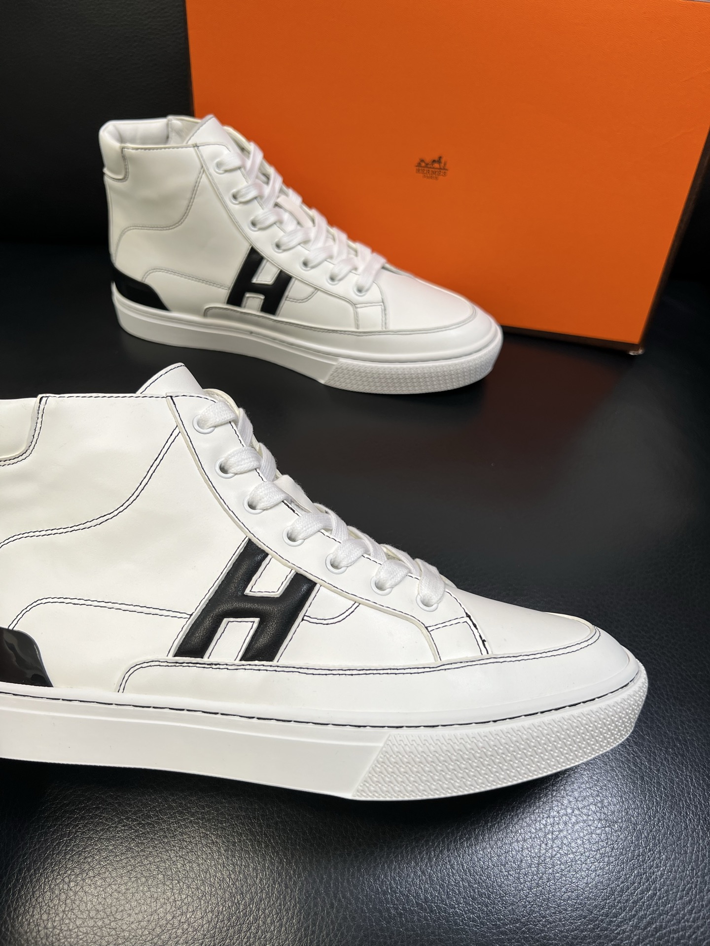 Hermes 高品质 顶级代购 爱马仕 专柜同步发售原厂配置，意大利进口原版牛皮面料，高品质拼接工艺，全