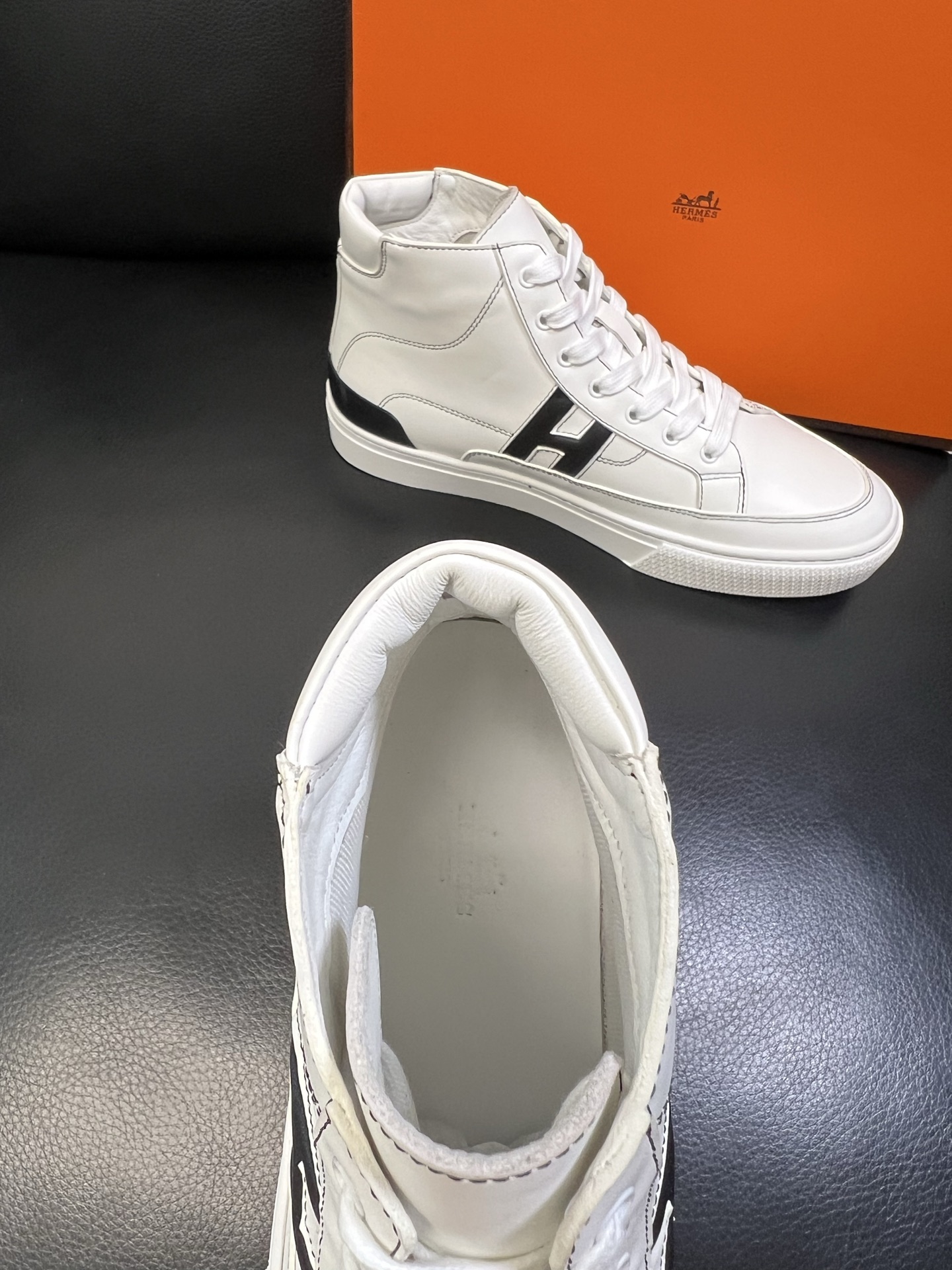 Hermes 高品质 顶级代购 爱马仕 专柜同步发售原厂配置，意大利进口原版牛皮面料，高品质拼接工艺，全